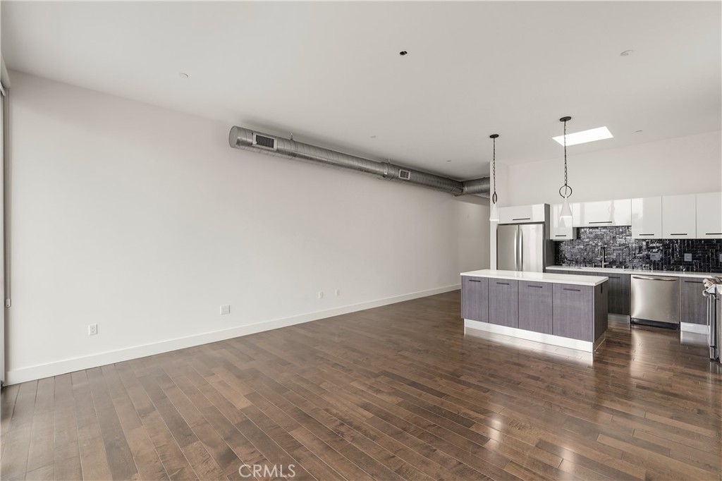 433 Pine 408