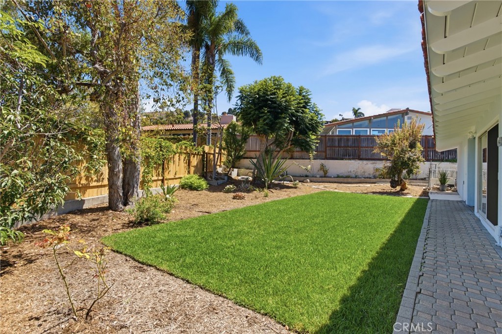 2548 Via Carrillo