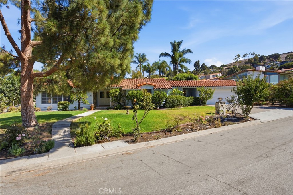 2548 Via Carrillo