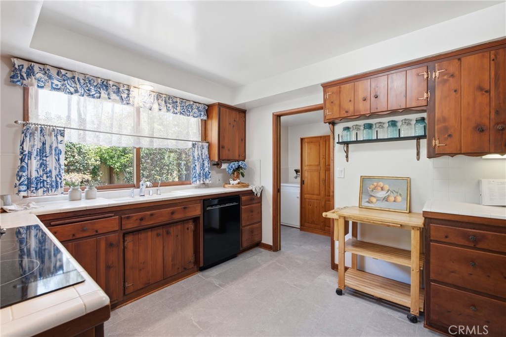 2548 Via Carrillo