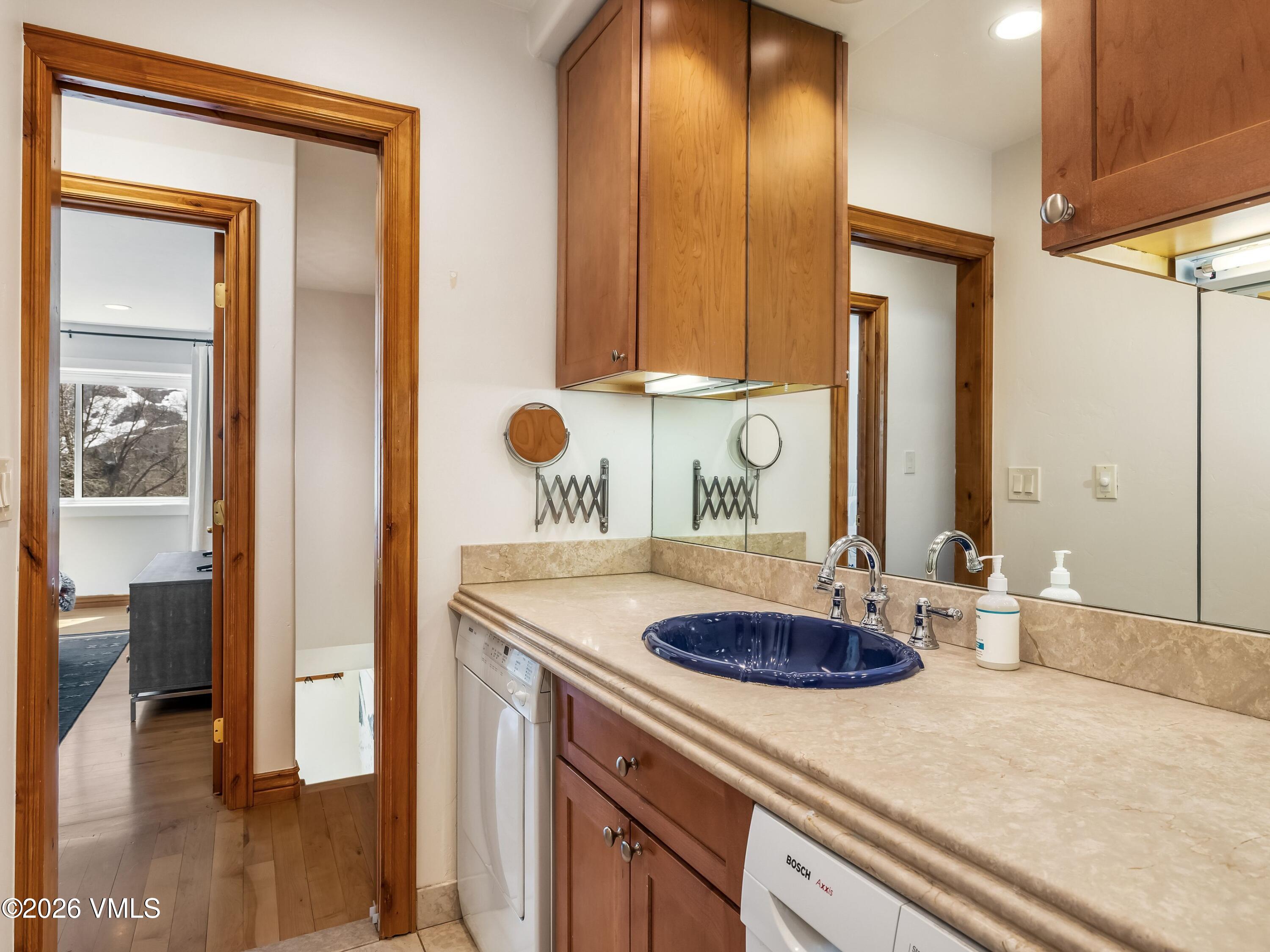 980 Vail View Unit: 205A