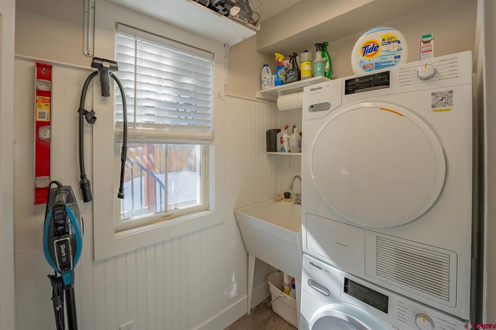 1 Seventh Street Unit: Unit B