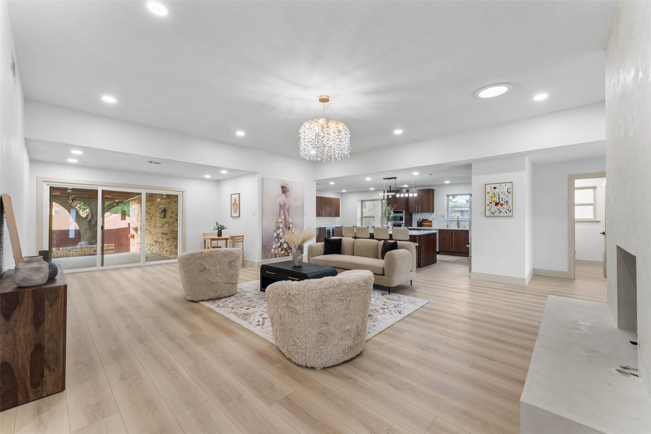 1602 Rollinghill Circle