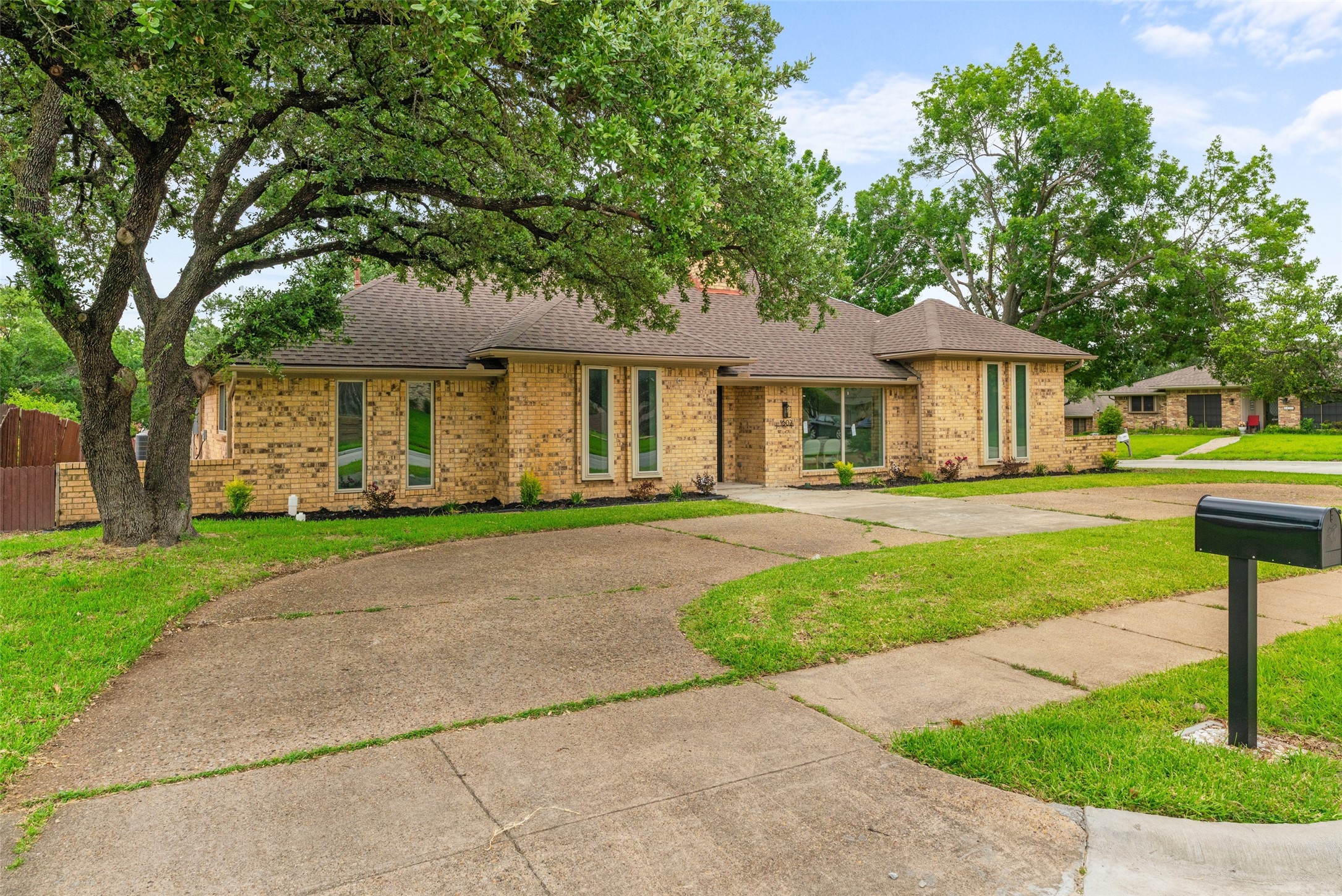 1602 Rollinghill Circle