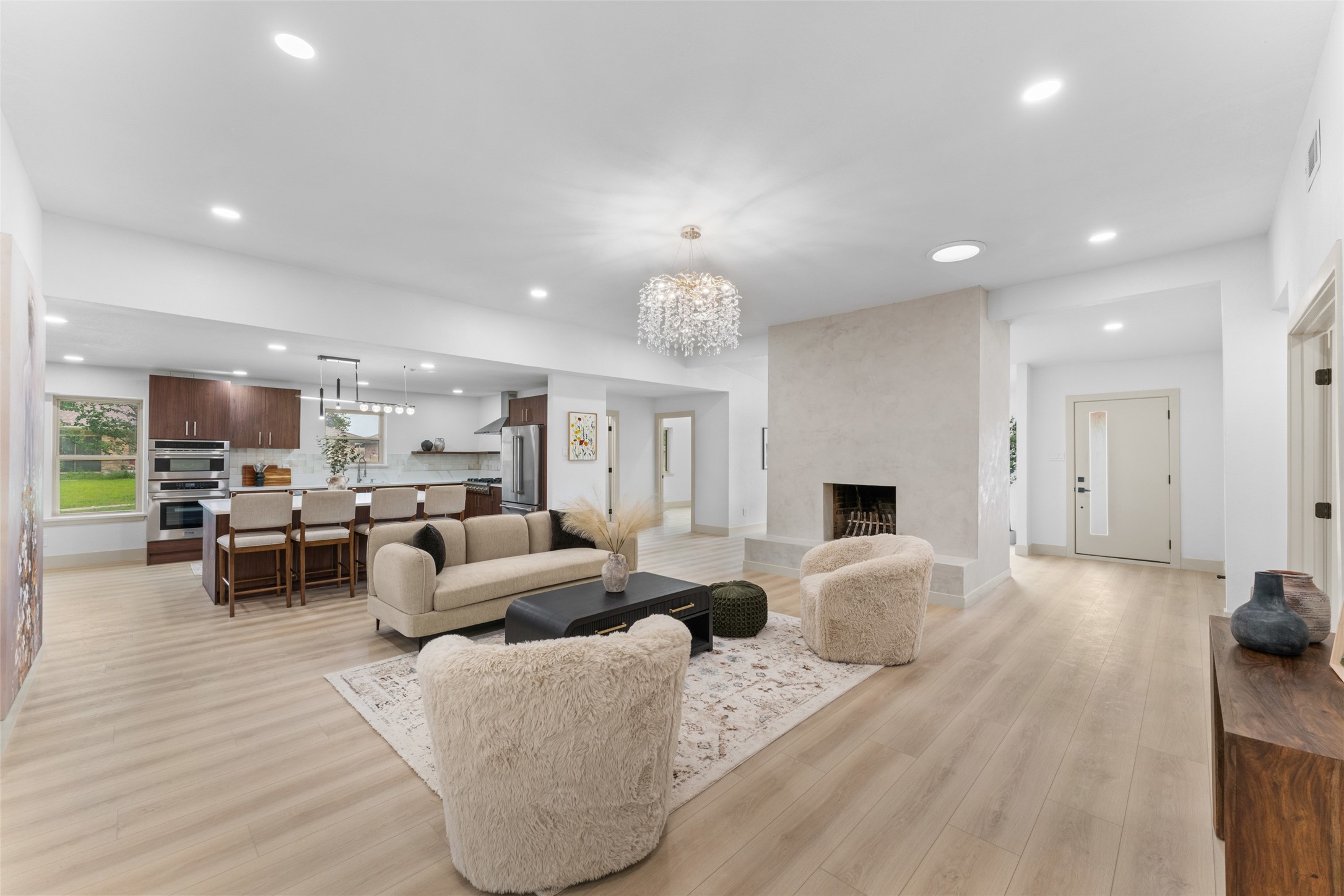 1602 Rollinghill Circle