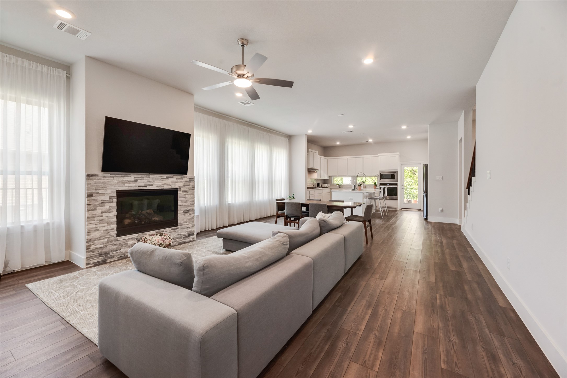 558 Torrey Pines Circle