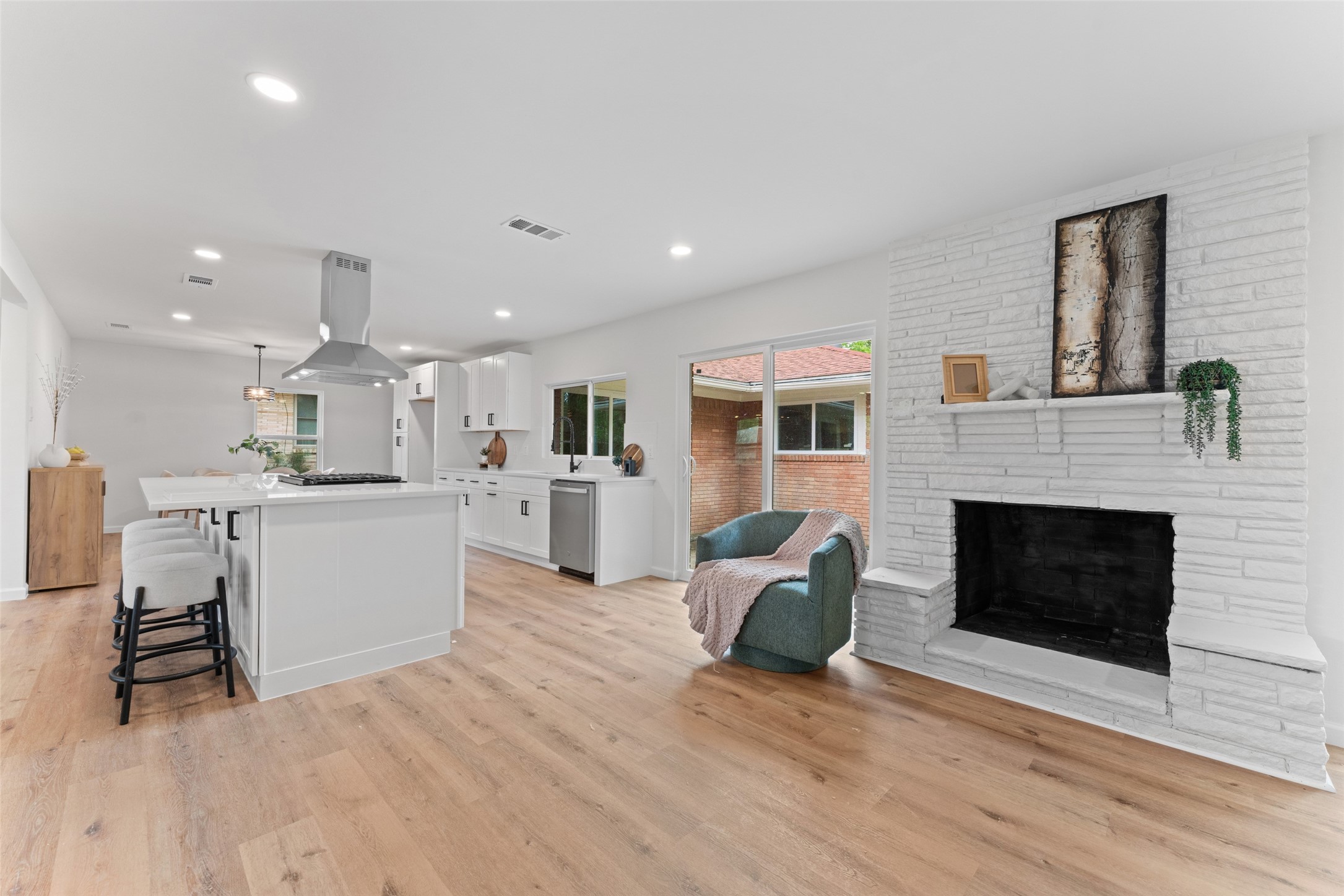 729 Town Creek Drive