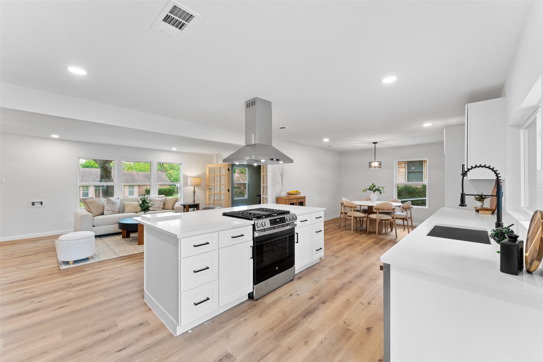 729 Town Creek Drive