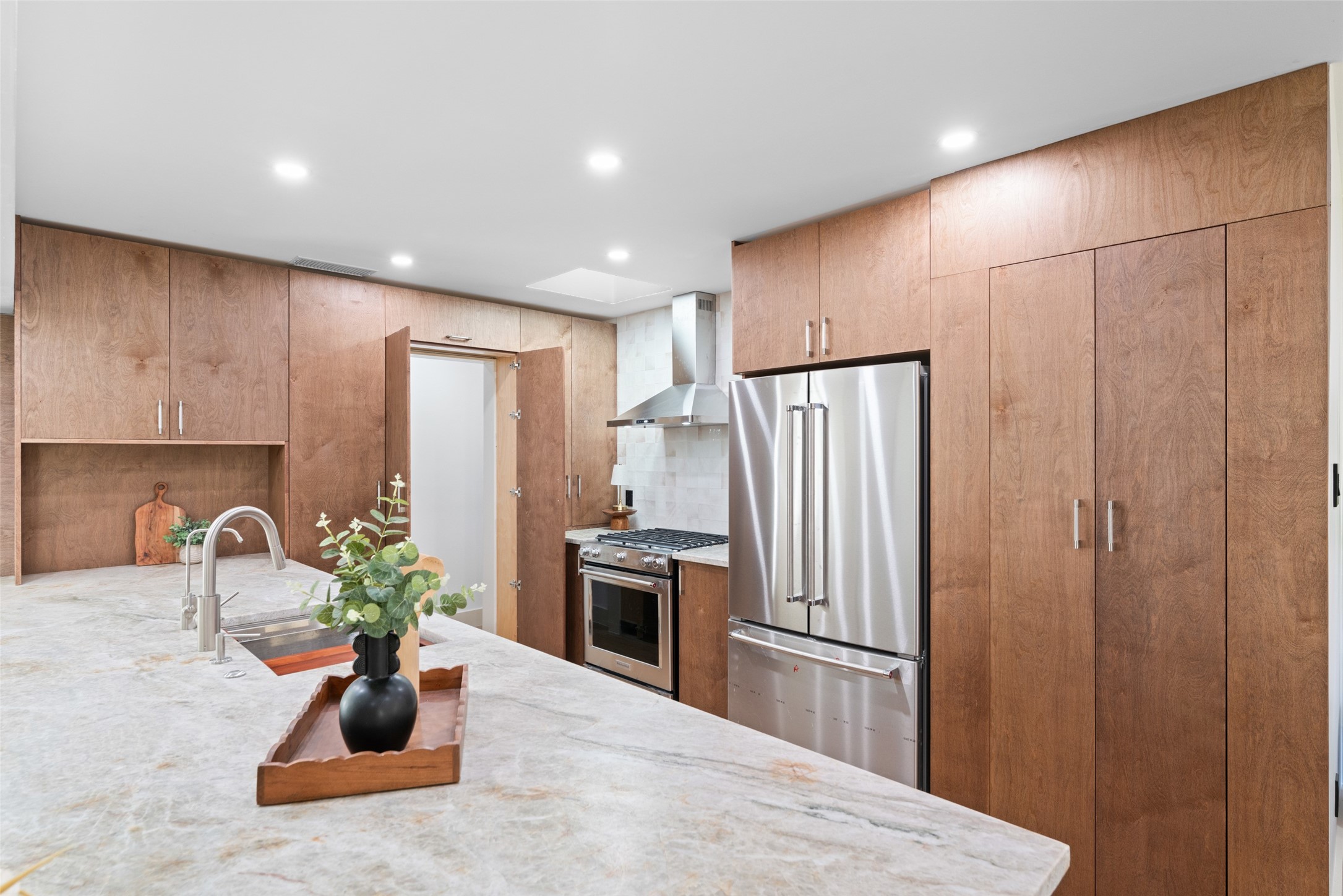 6431 Dunstan Lane