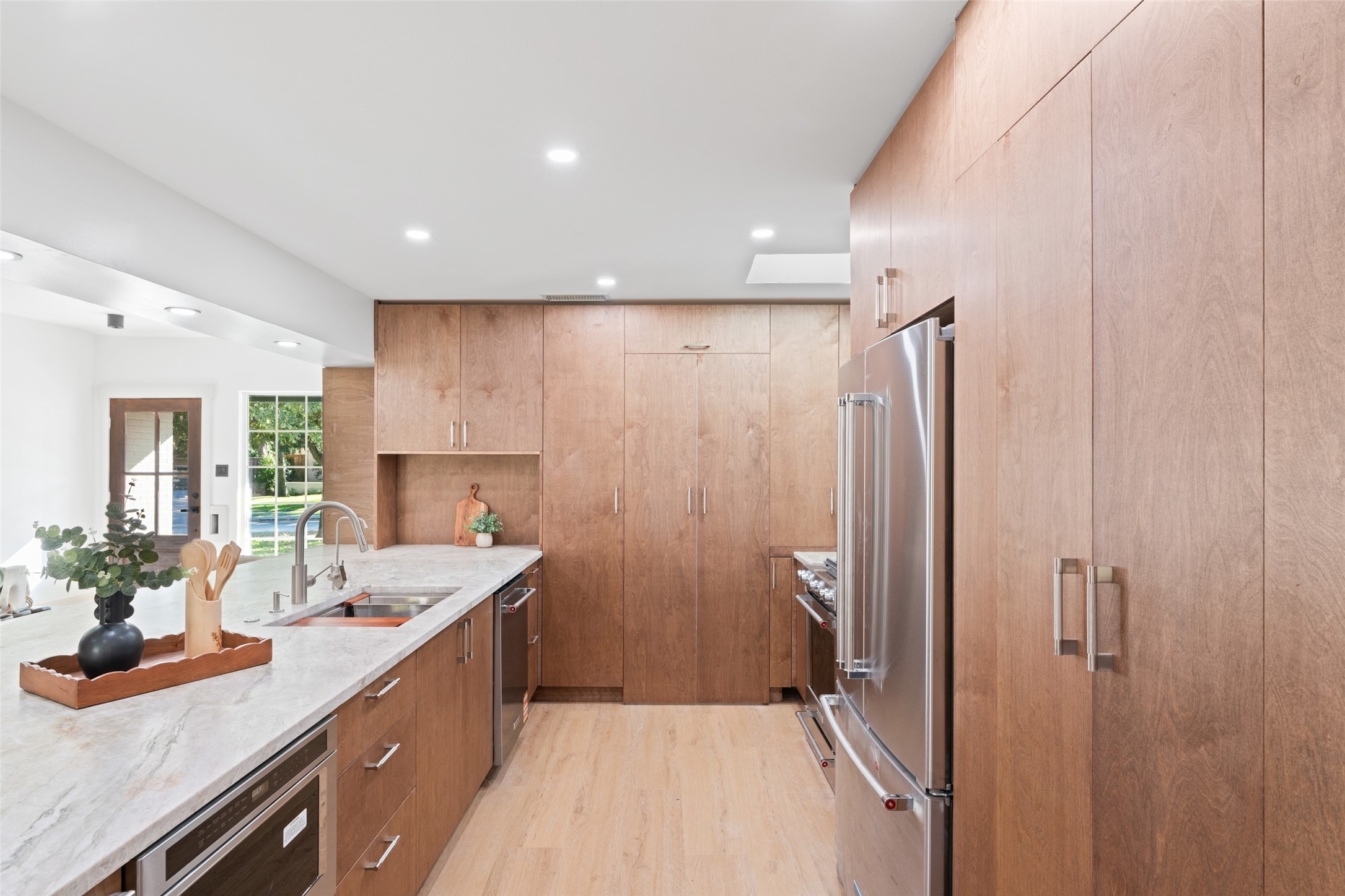 6431 Dunstan Lane