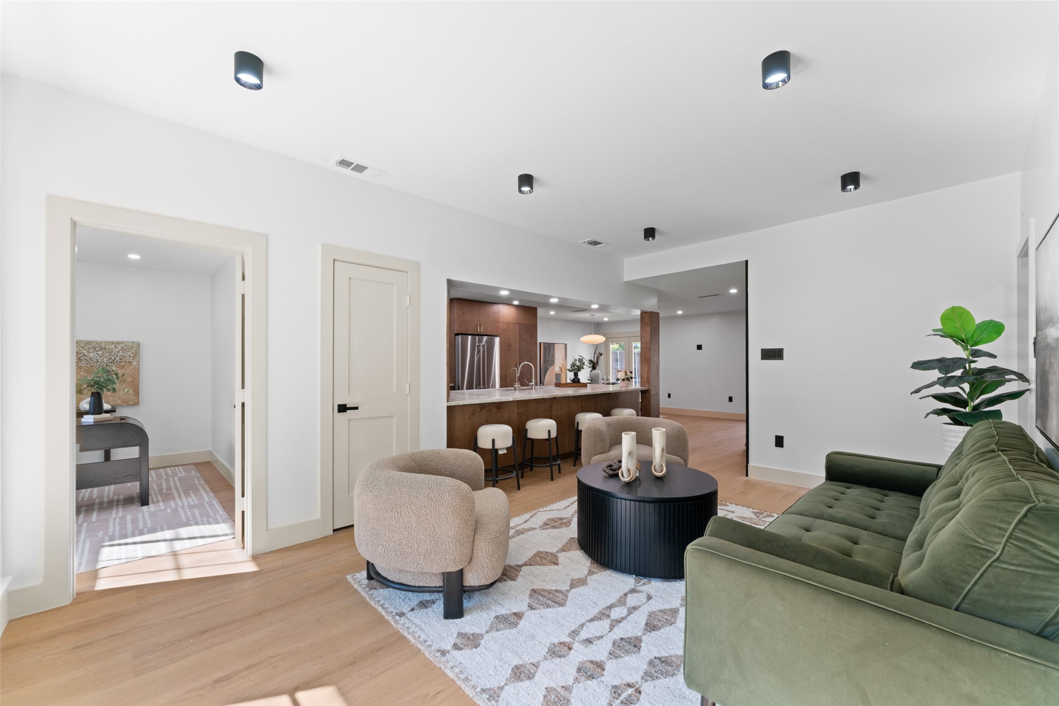 6431 Dunstan Lane