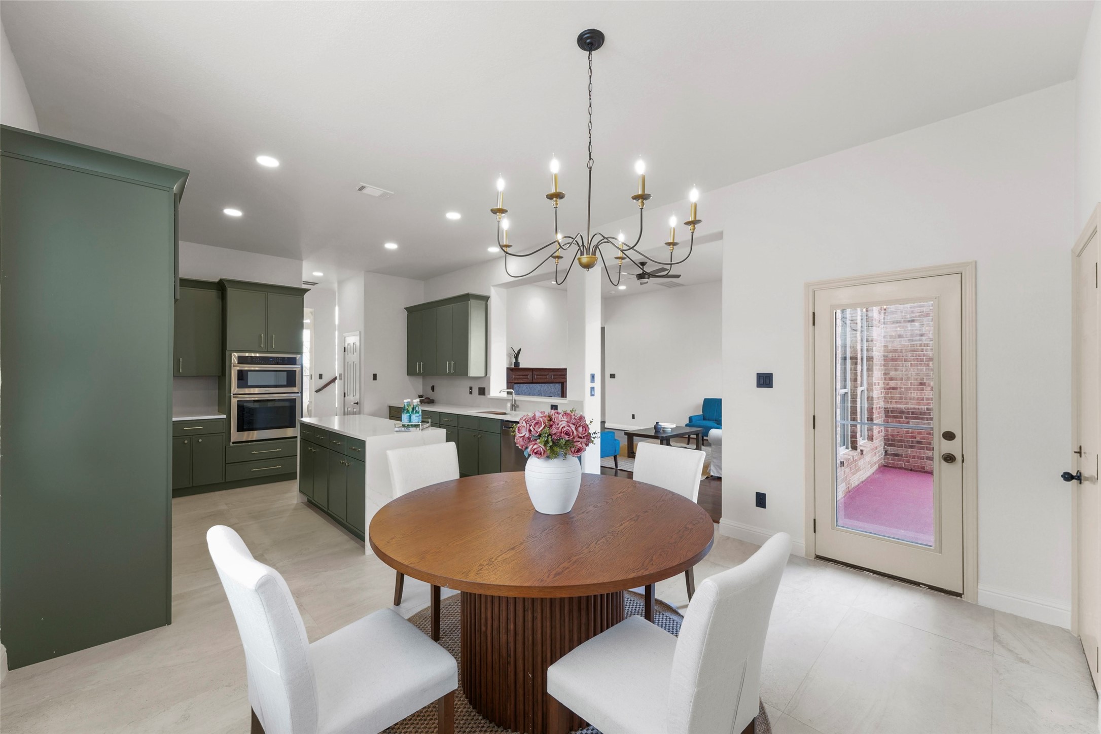 1998 Lake Forest Drive