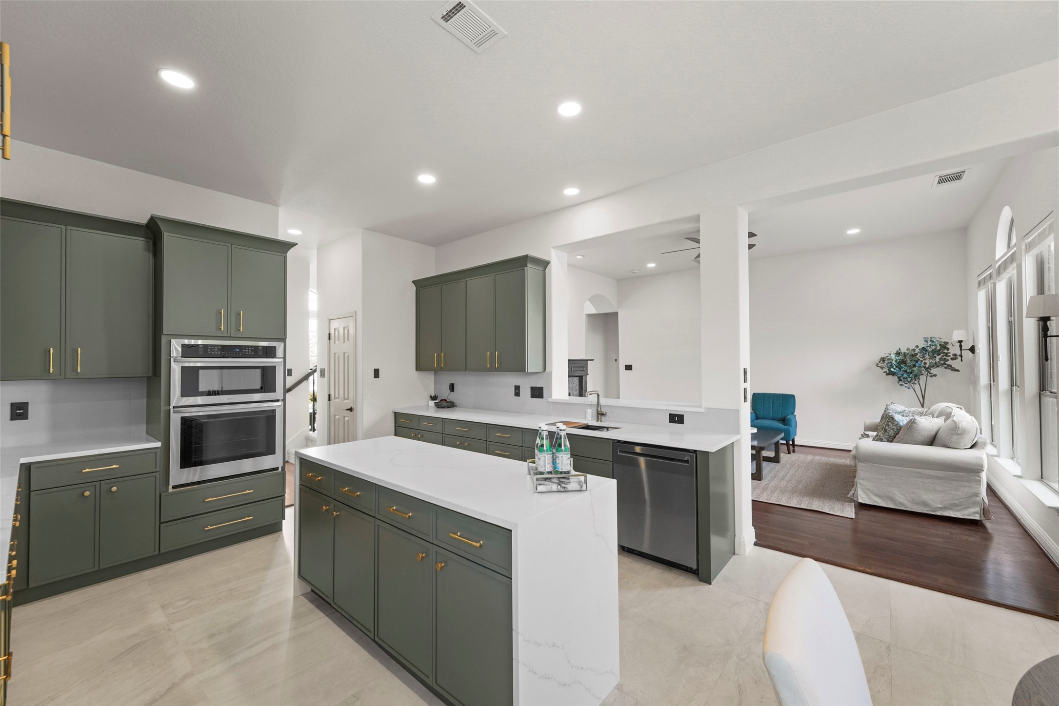 1998 Lake Forest Drive