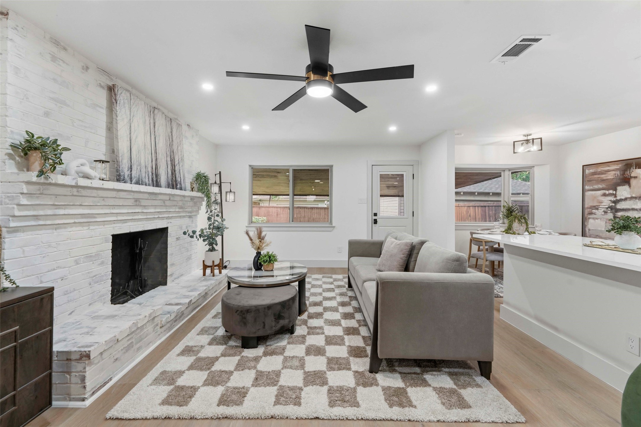 925 Fernwood Drive
