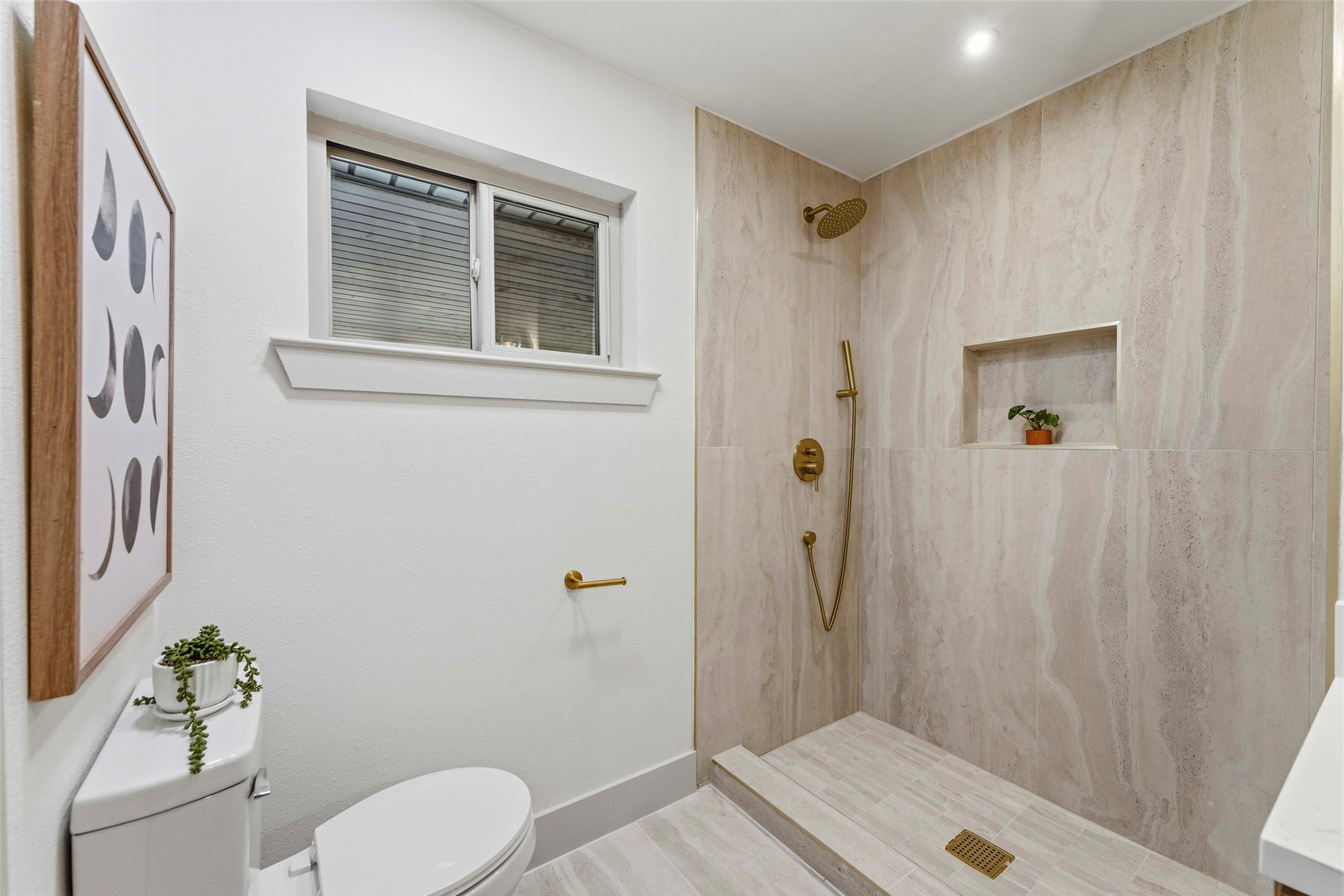 925 Fernwood Drive
