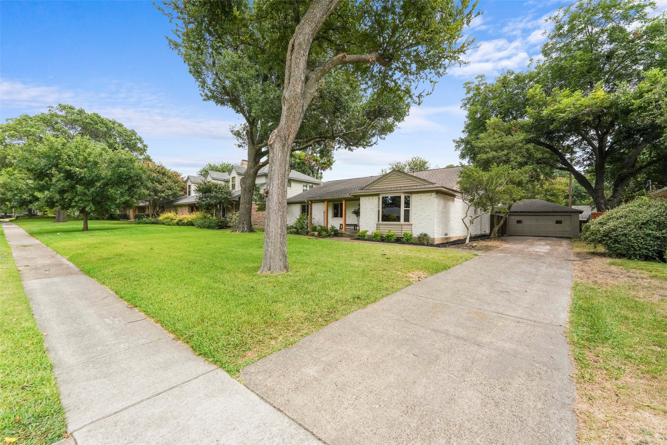 925 Fernwood Drive