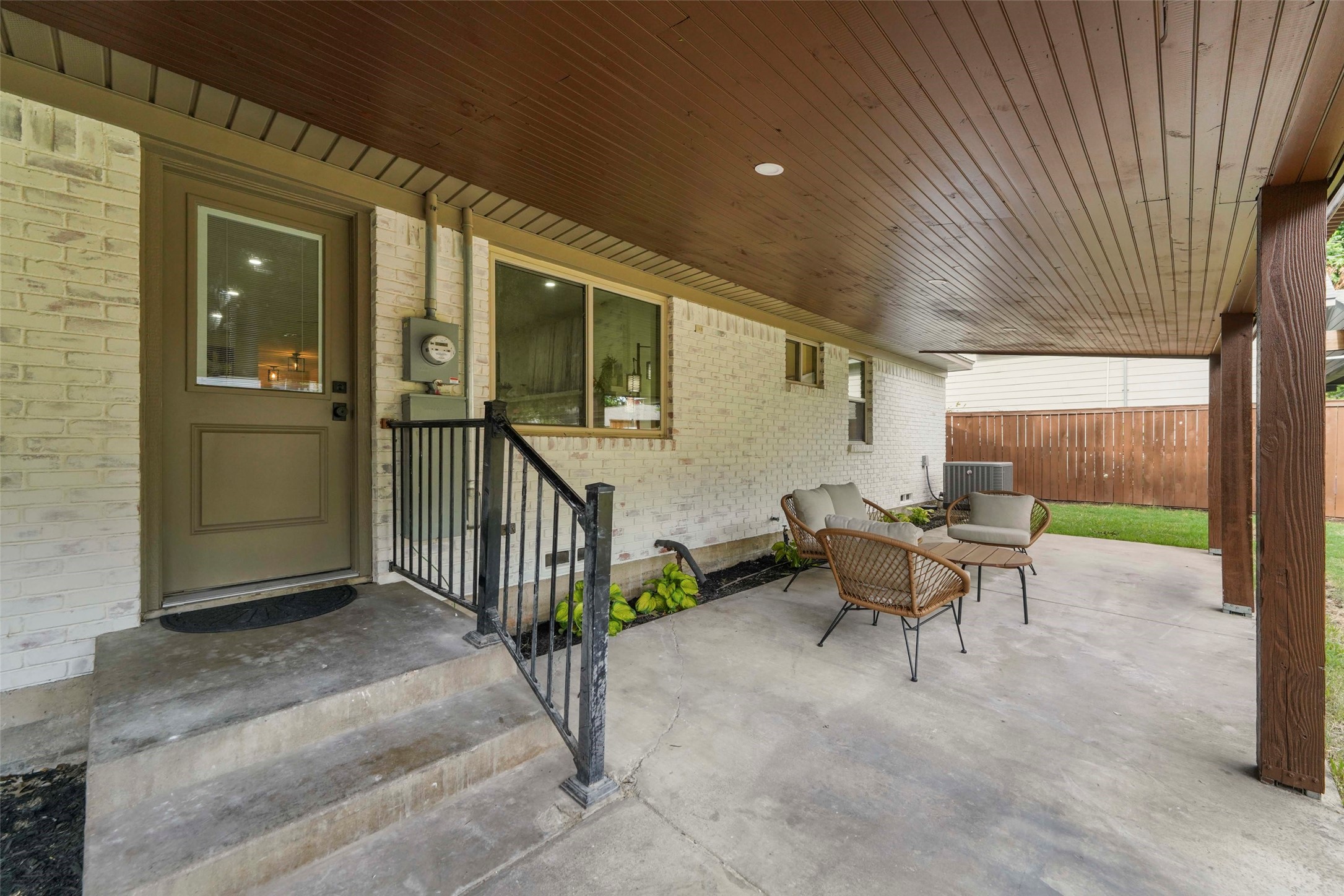 925 Fernwood Drive