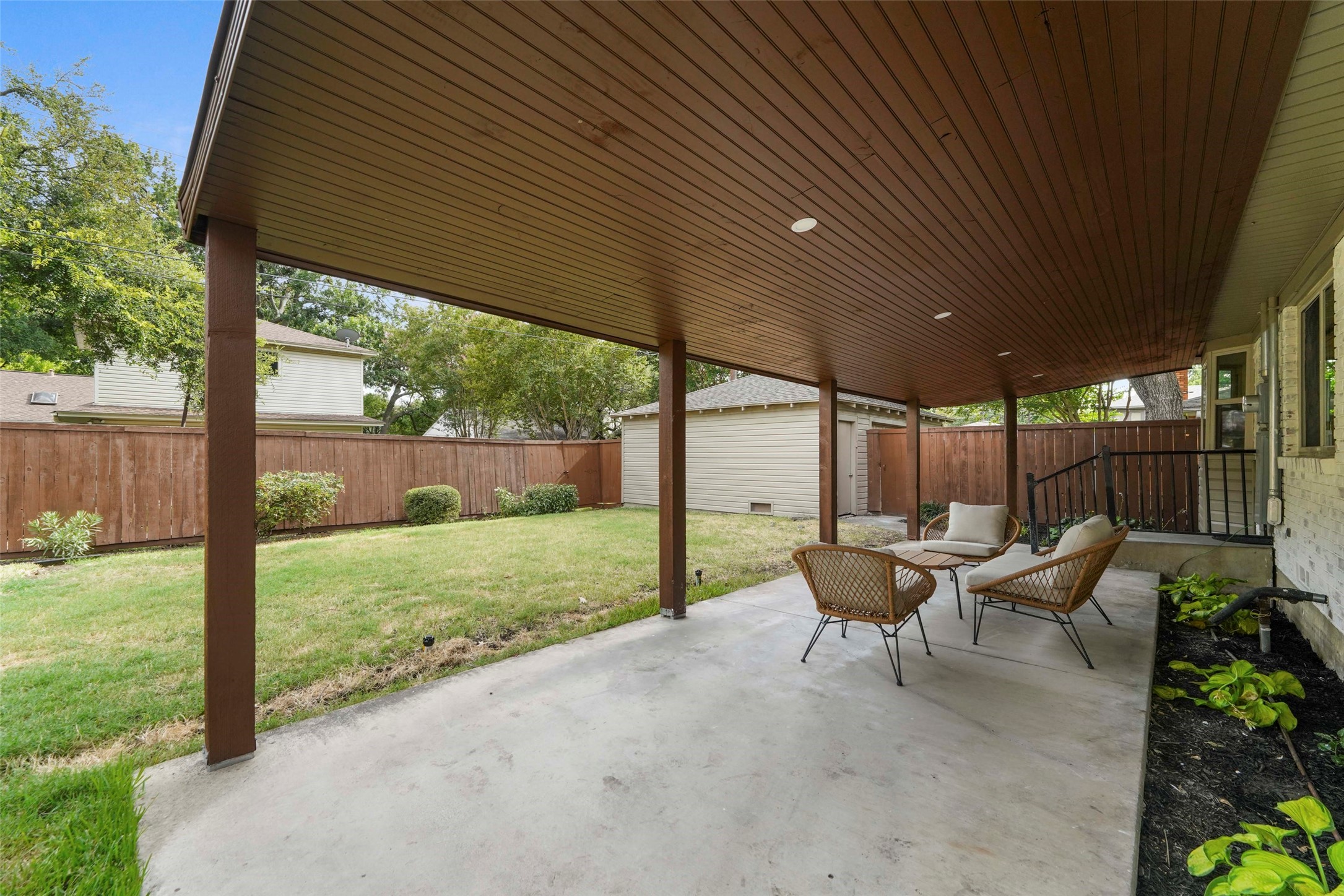 925 Fernwood Drive