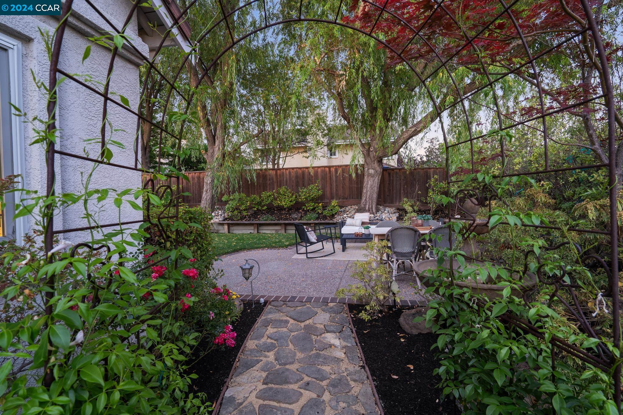 100 Pinnacle Ridge Court