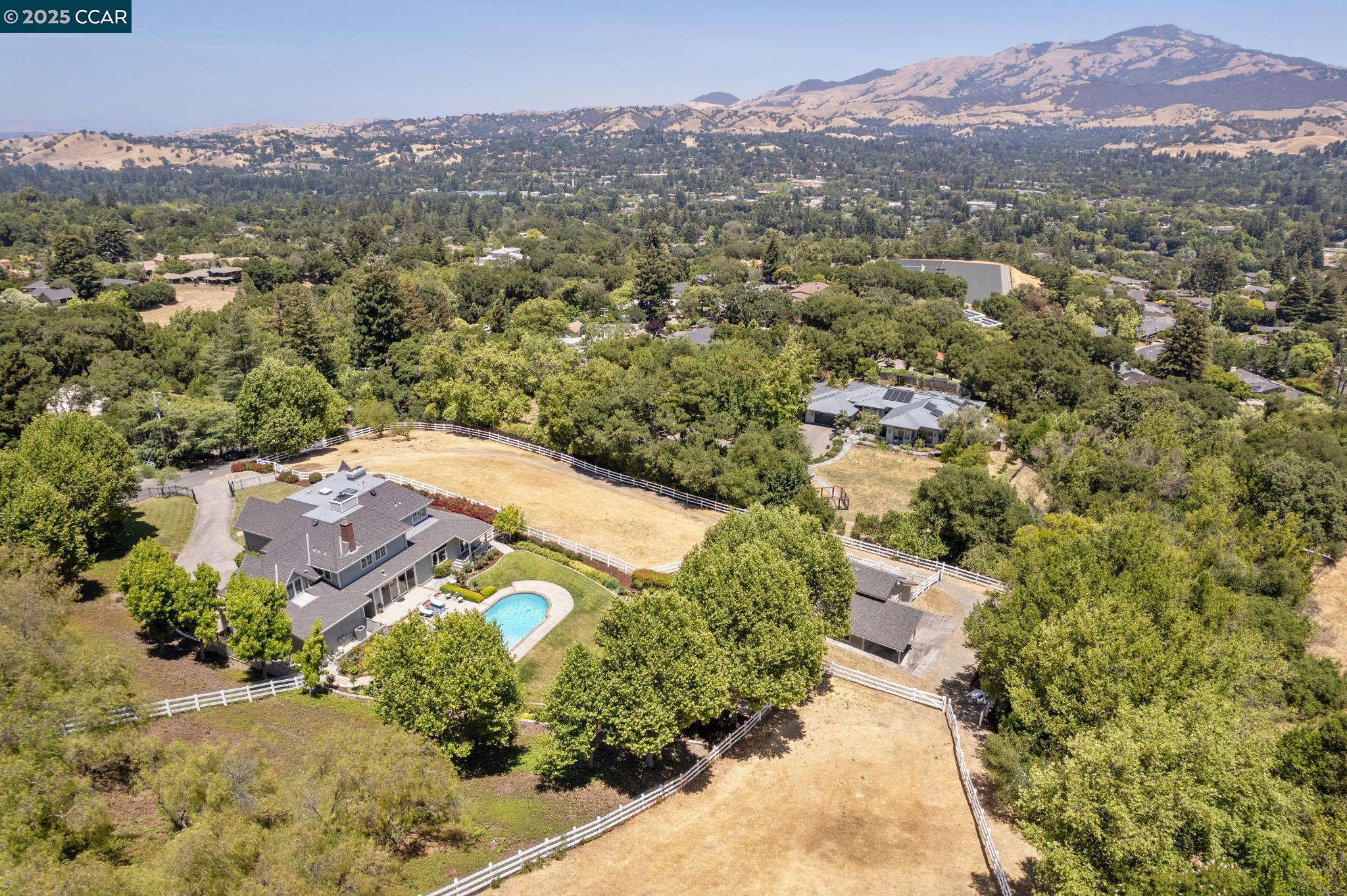 555 Highland Dr