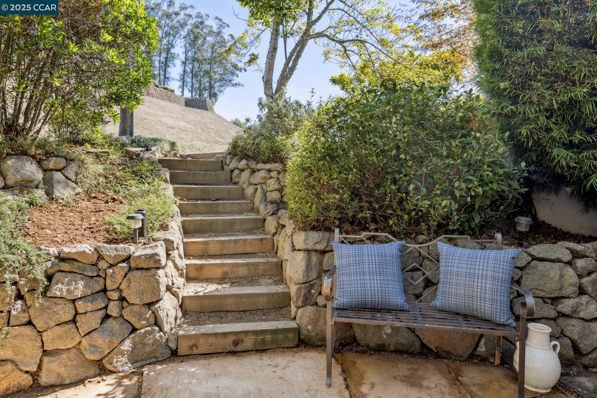 1375 Summit Park Ct