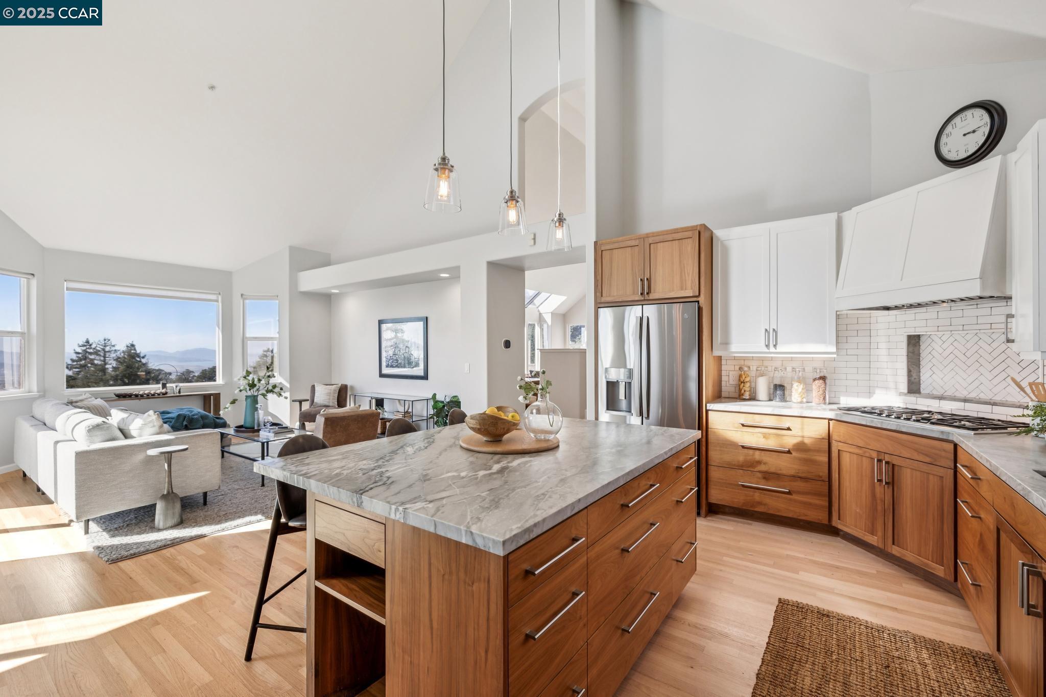 1375 Summit Park Ct