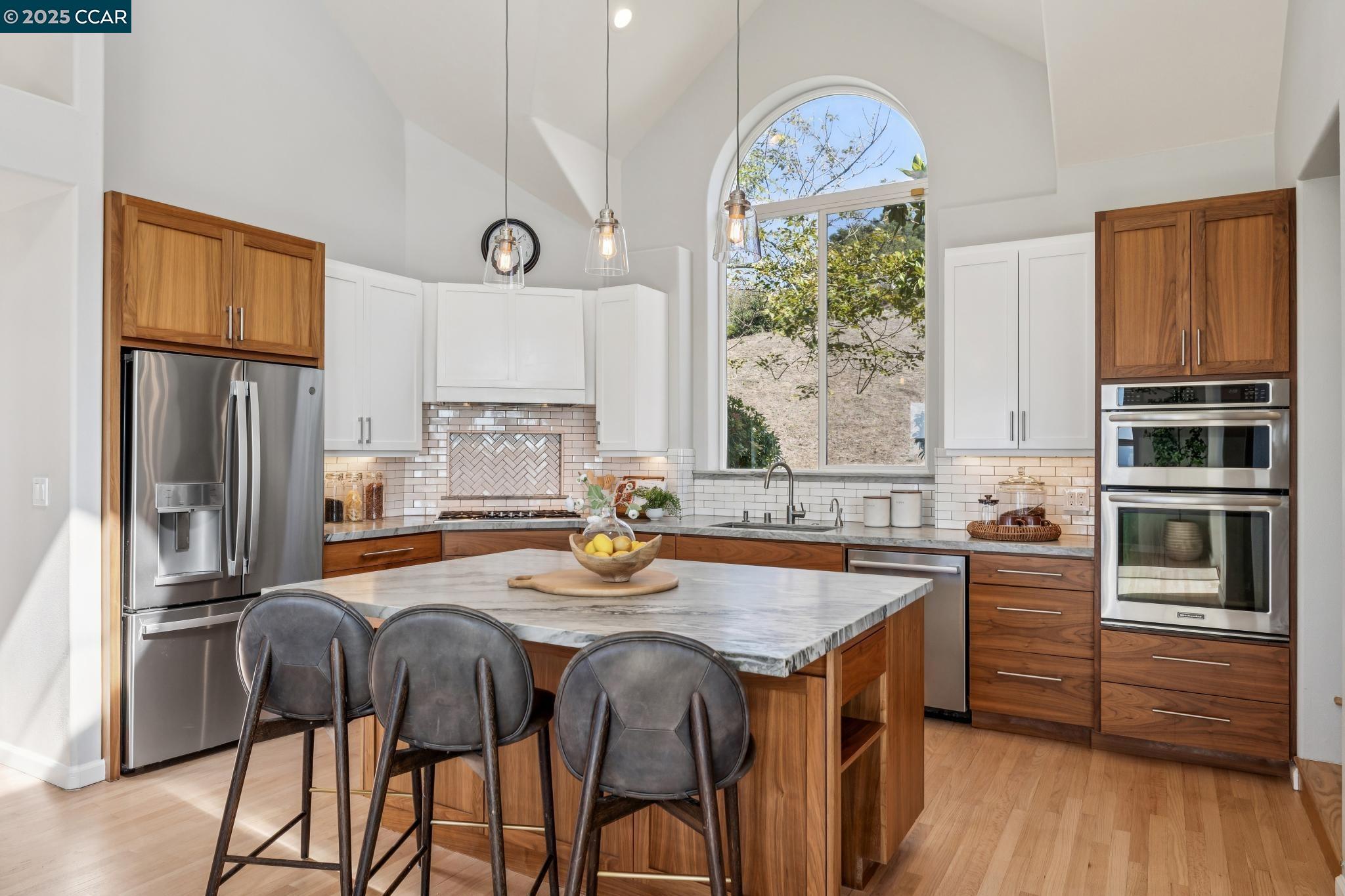 1375 Summit Park Ct