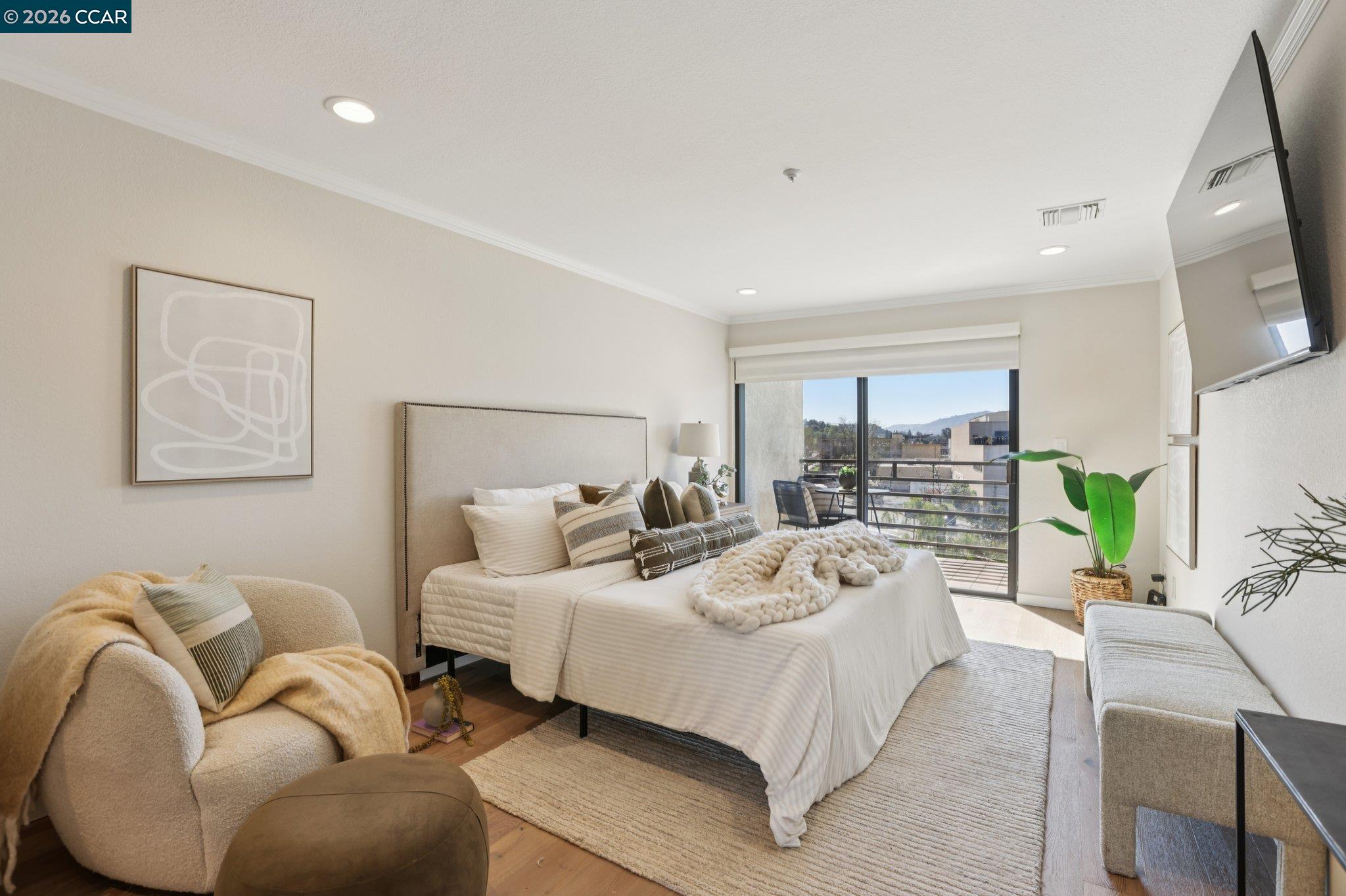 1201 Alta Vista Drive # 106