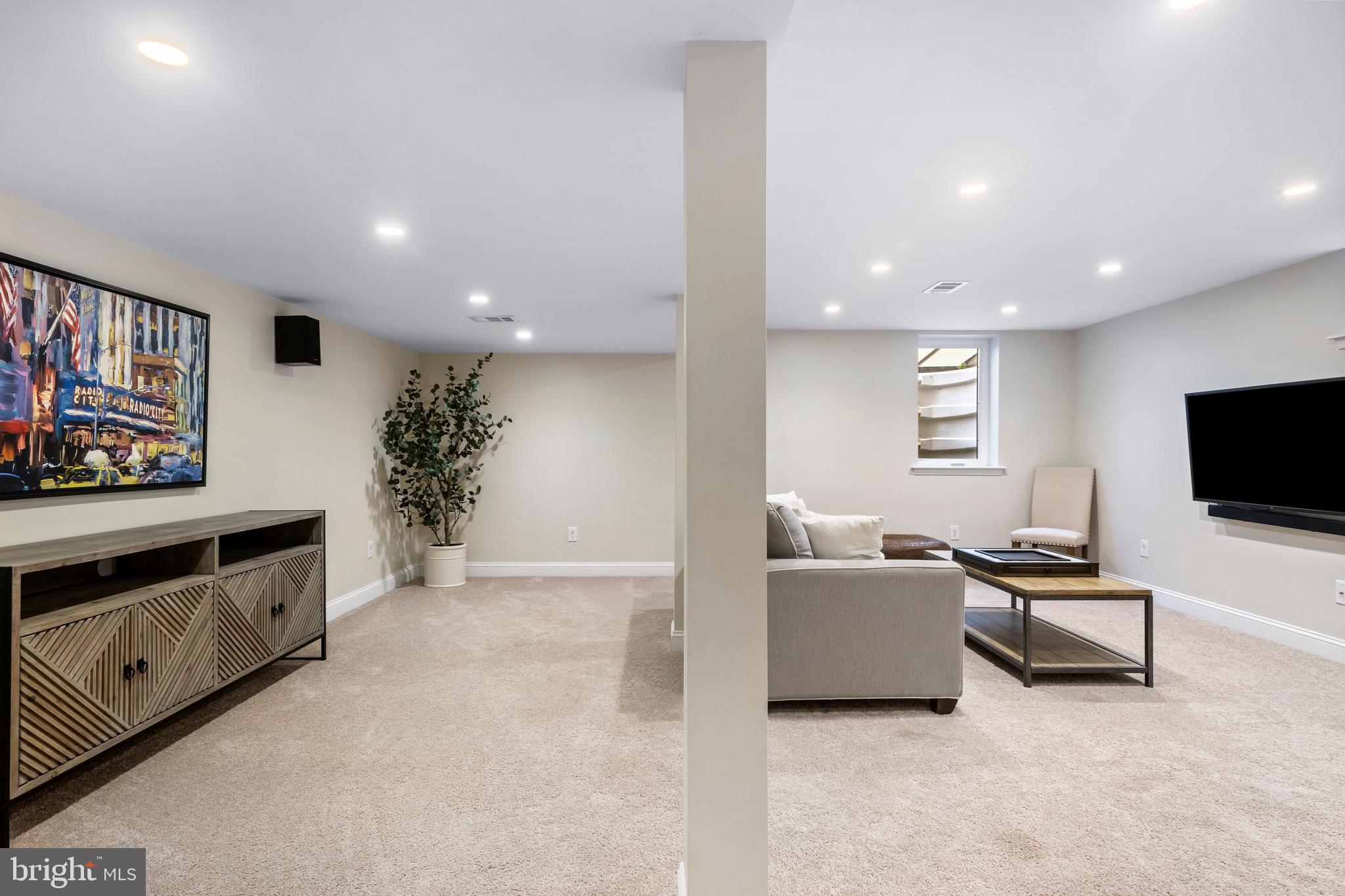 441 Iven Ave