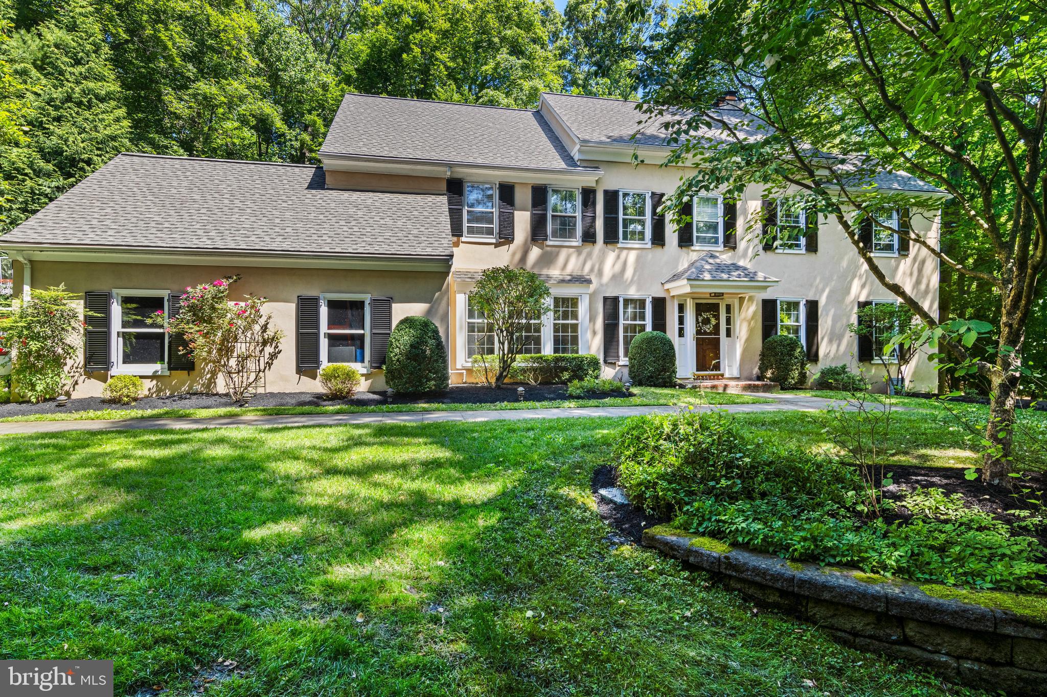 101 WOODS LN