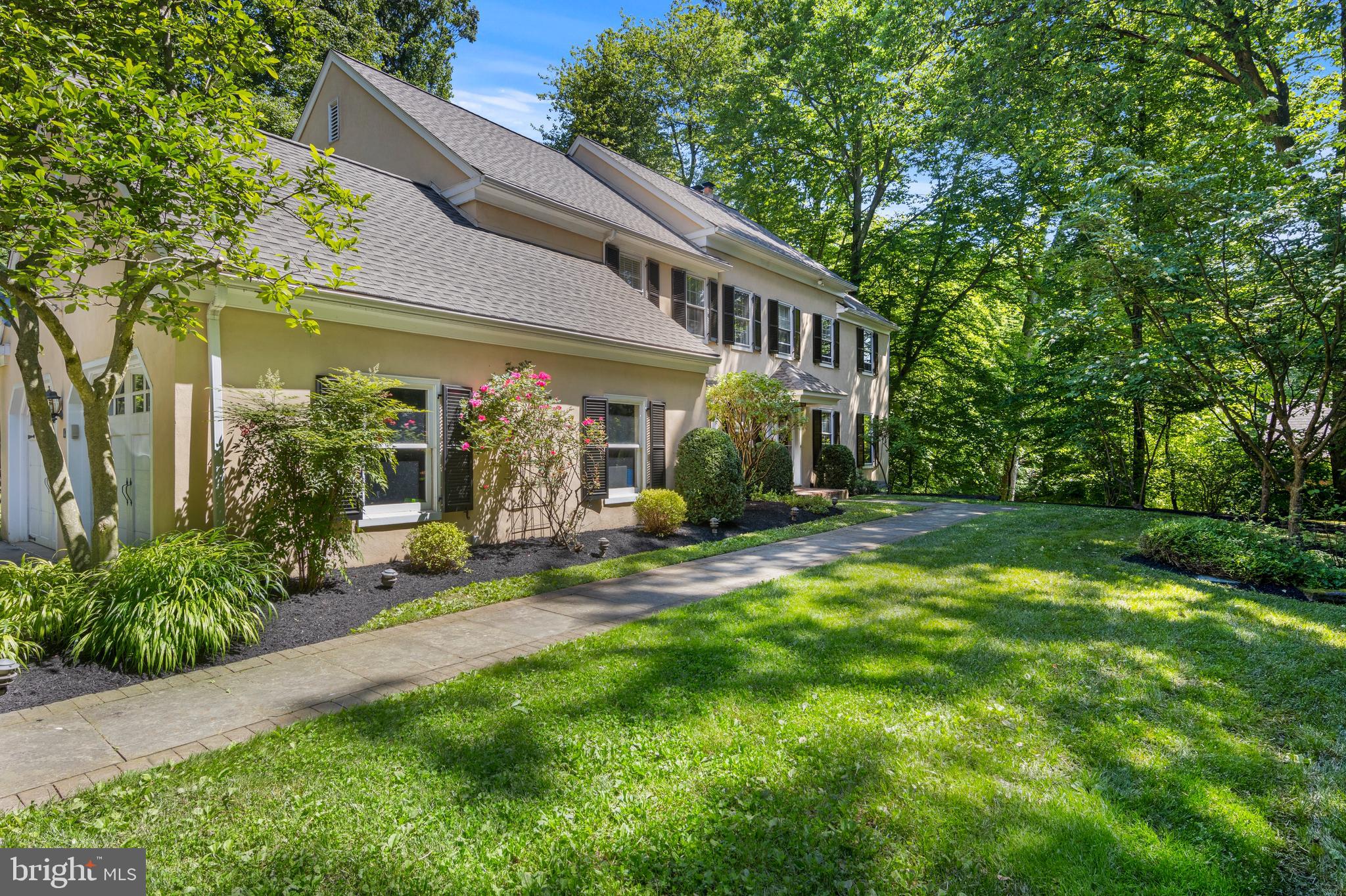 101 WOODS LN