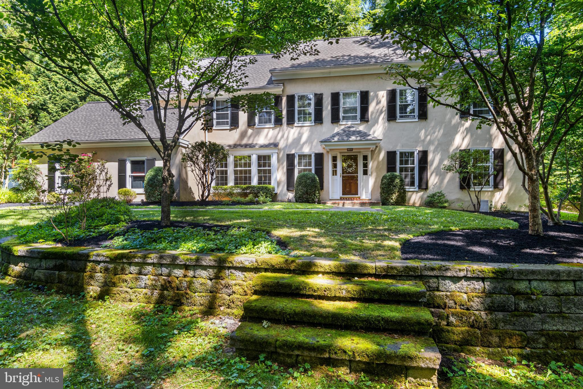 101 WOODS LN