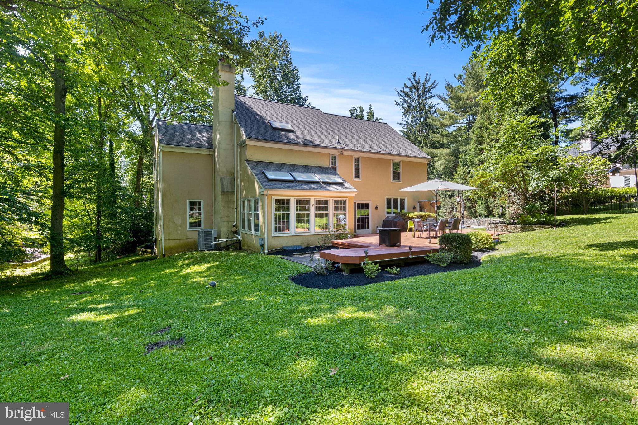 101 WOODS LN
