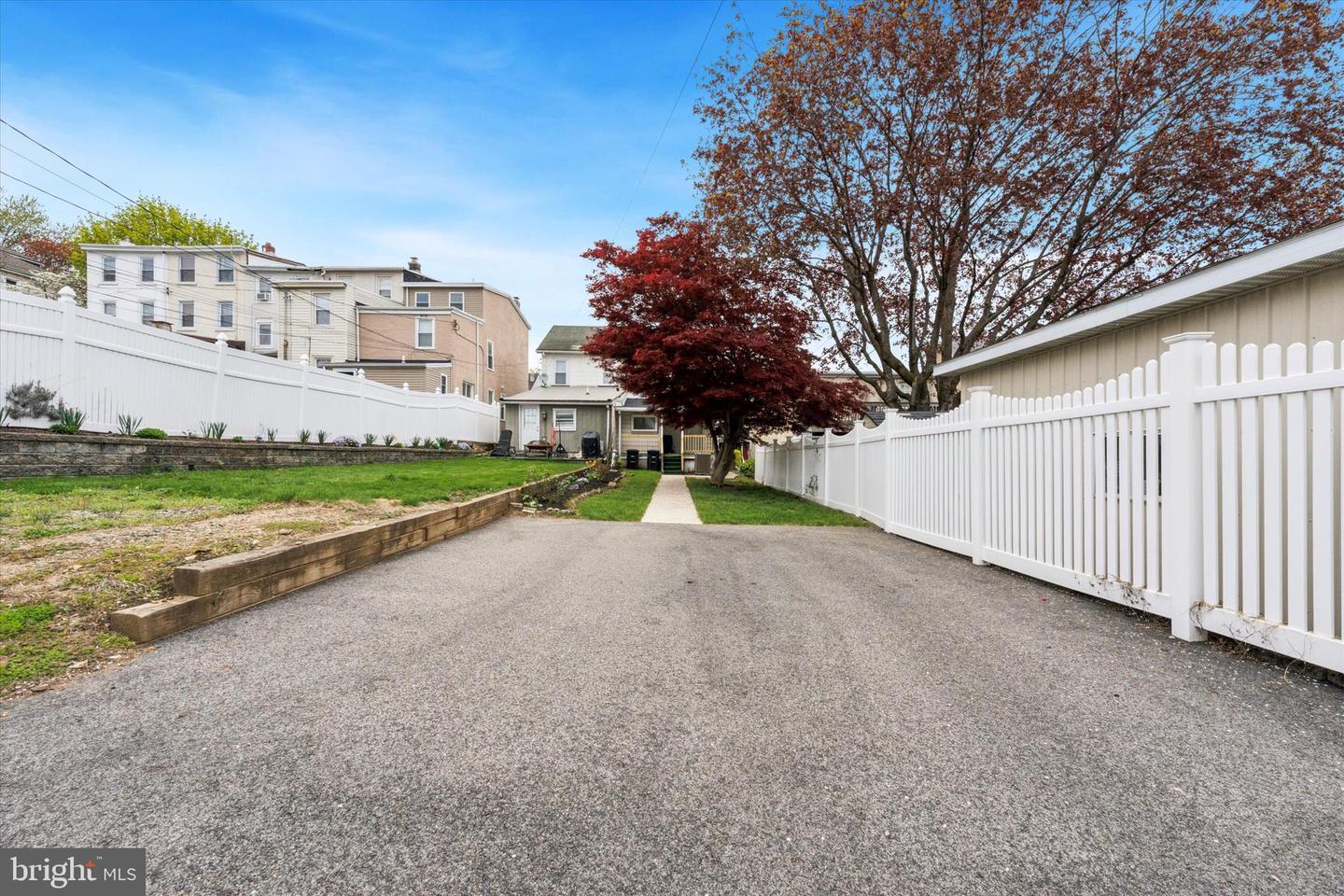 137 E 9th Ave
