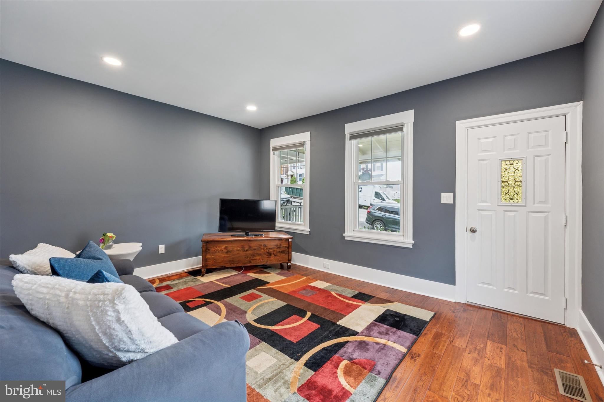 137 E 9th Ave