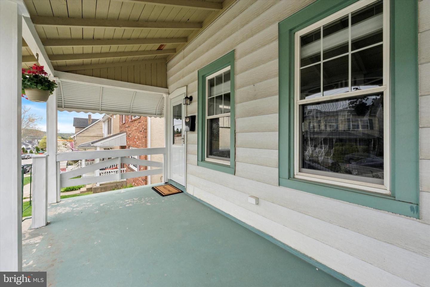 137 E 9th Ave