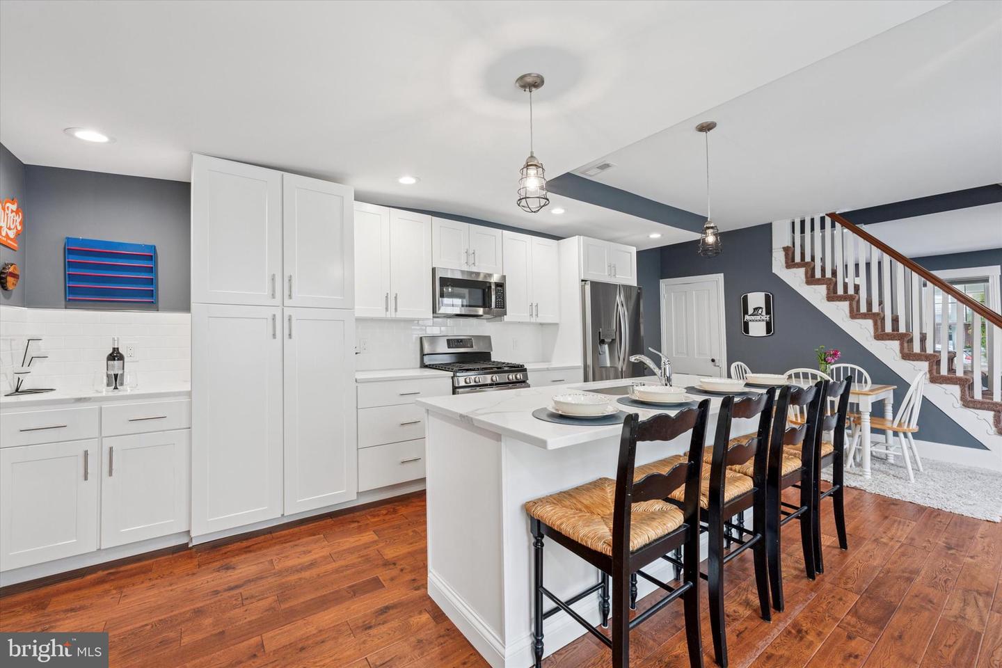 137 E 9th Ave