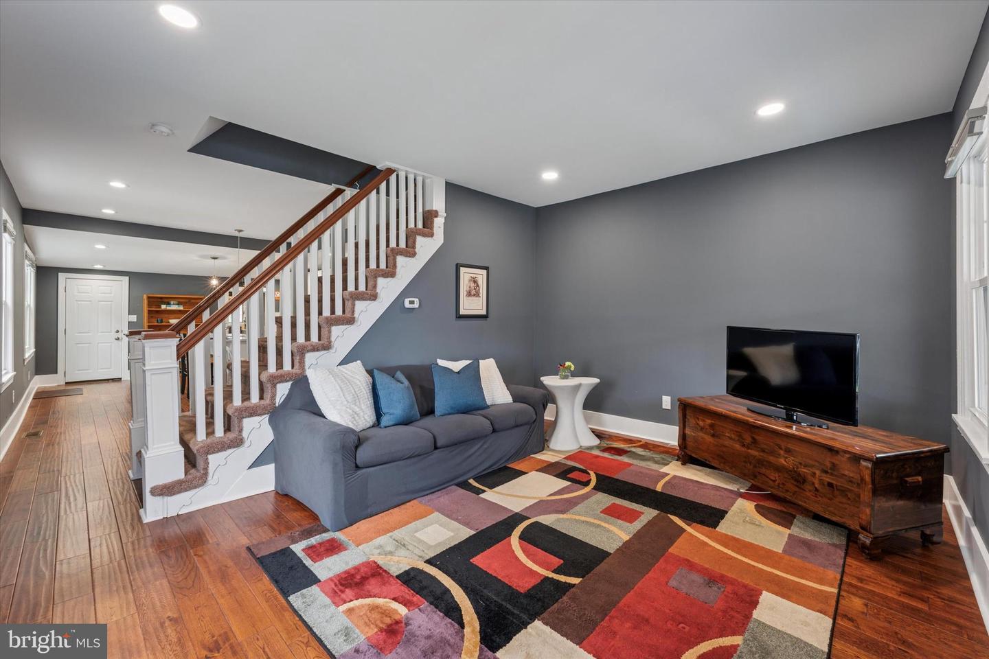 137 E 9th Ave
