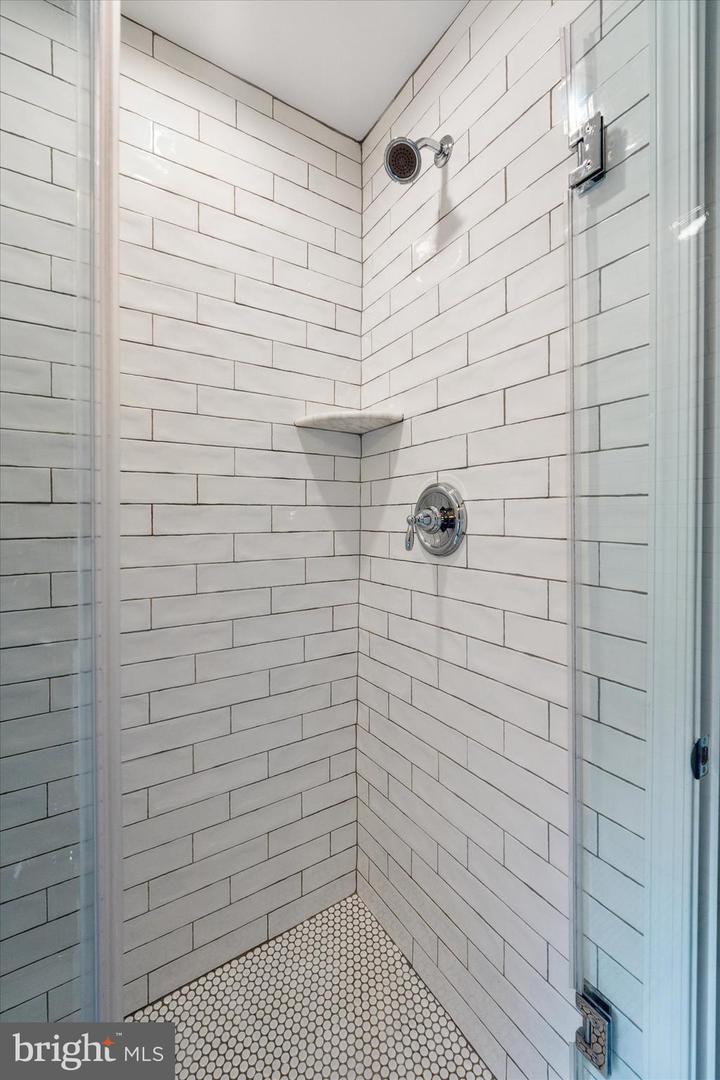 137 E 9th Ave