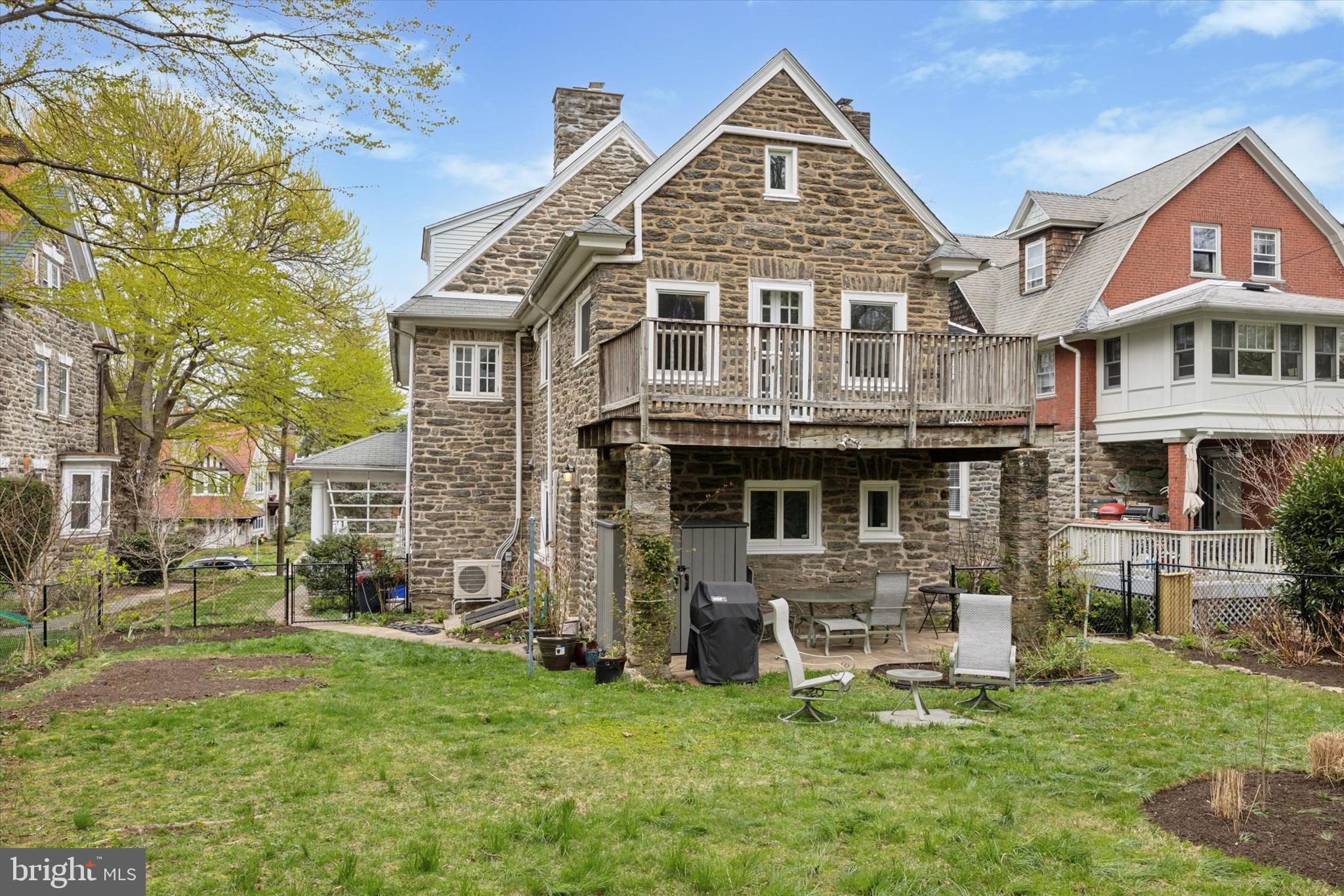 124 W Phil Ellena St