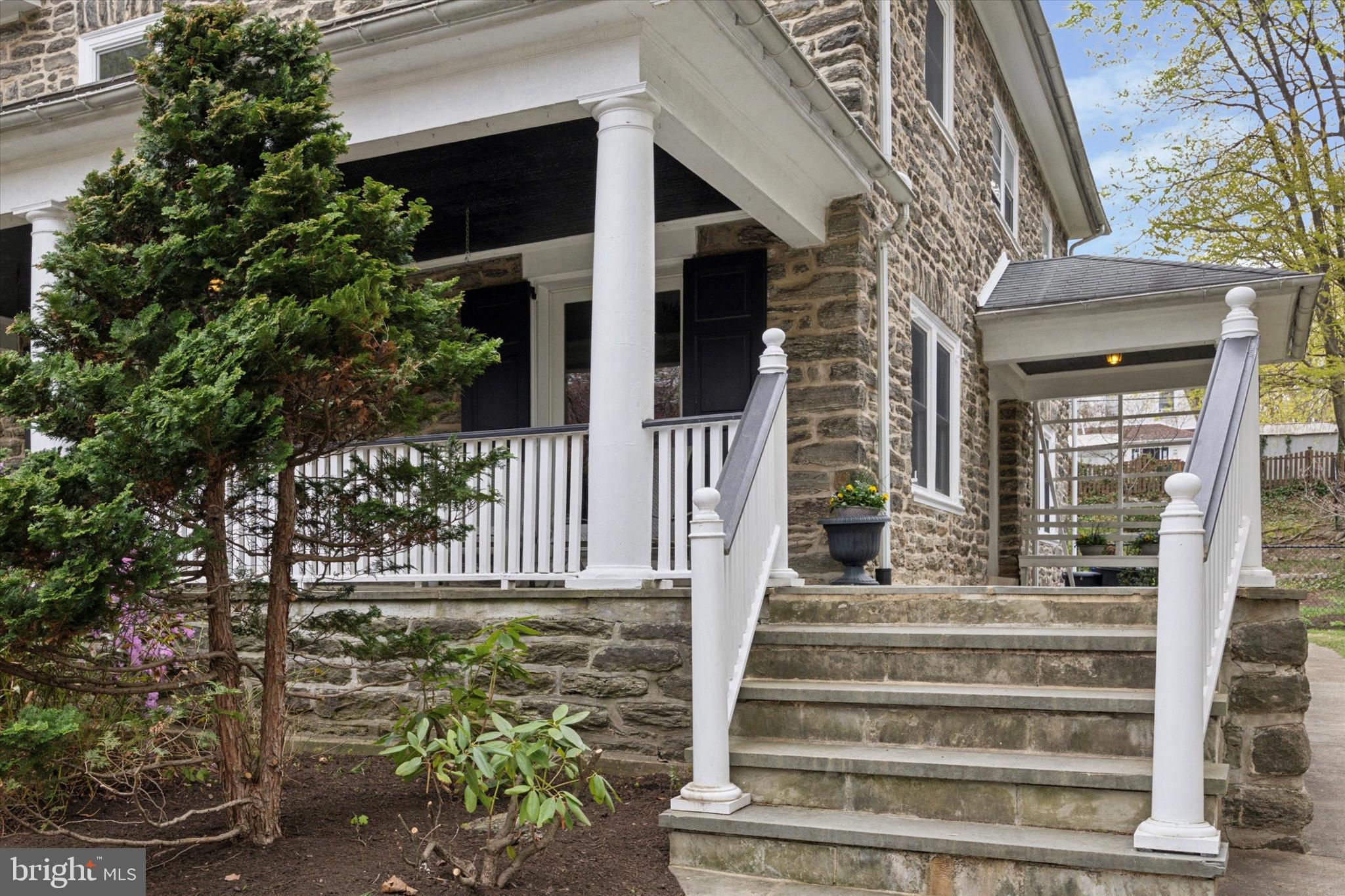 124 W Phil Ellena St