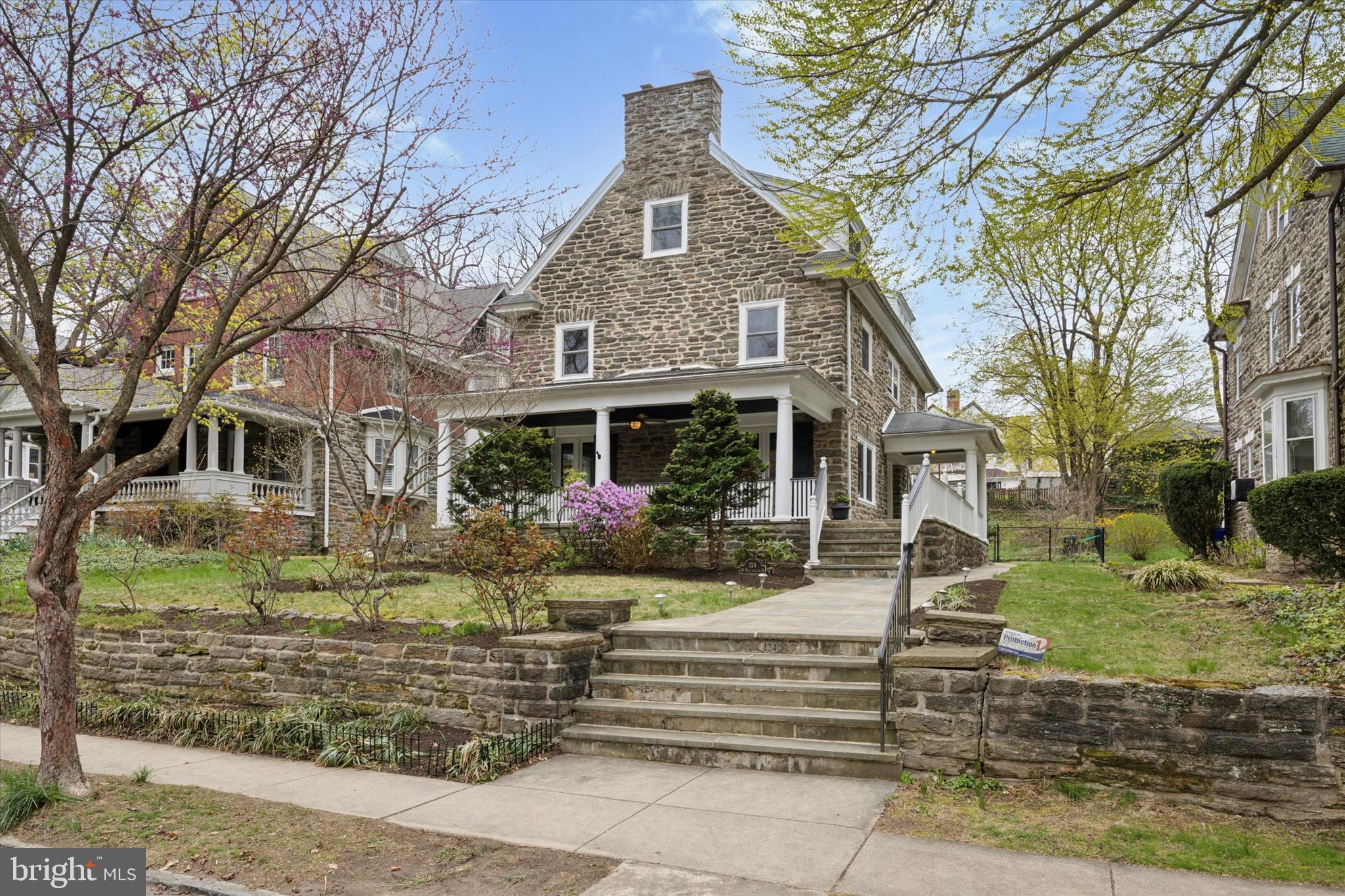 124 W Phil Ellena St