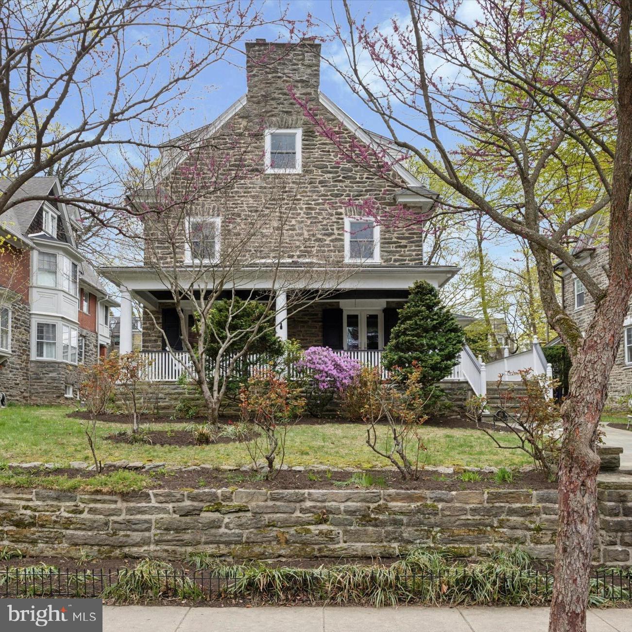 124 W Phil Ellena St