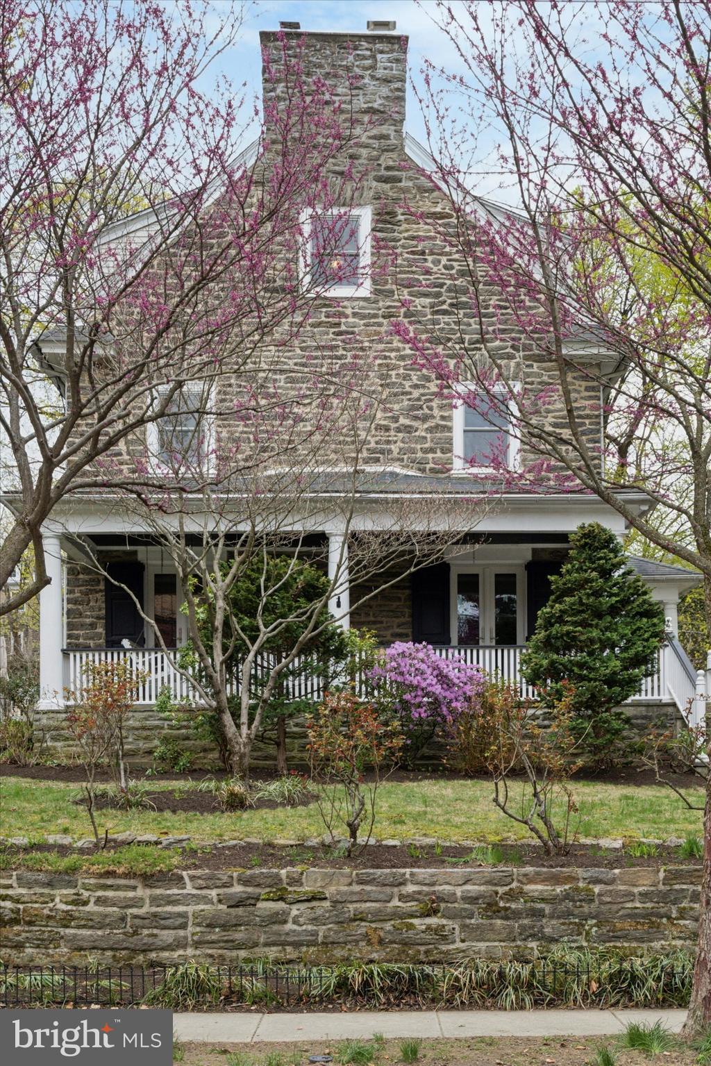 124 W Phil Ellena St