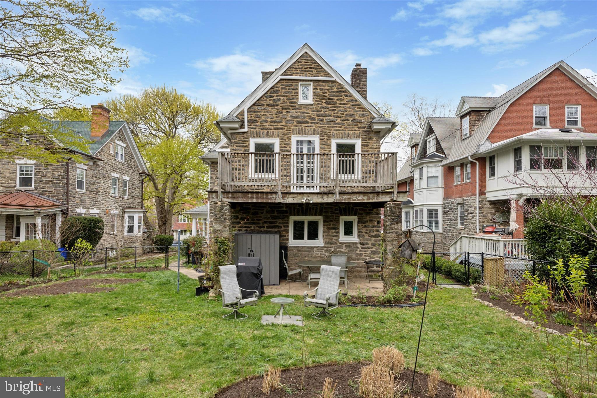 124 W Phil Ellena St