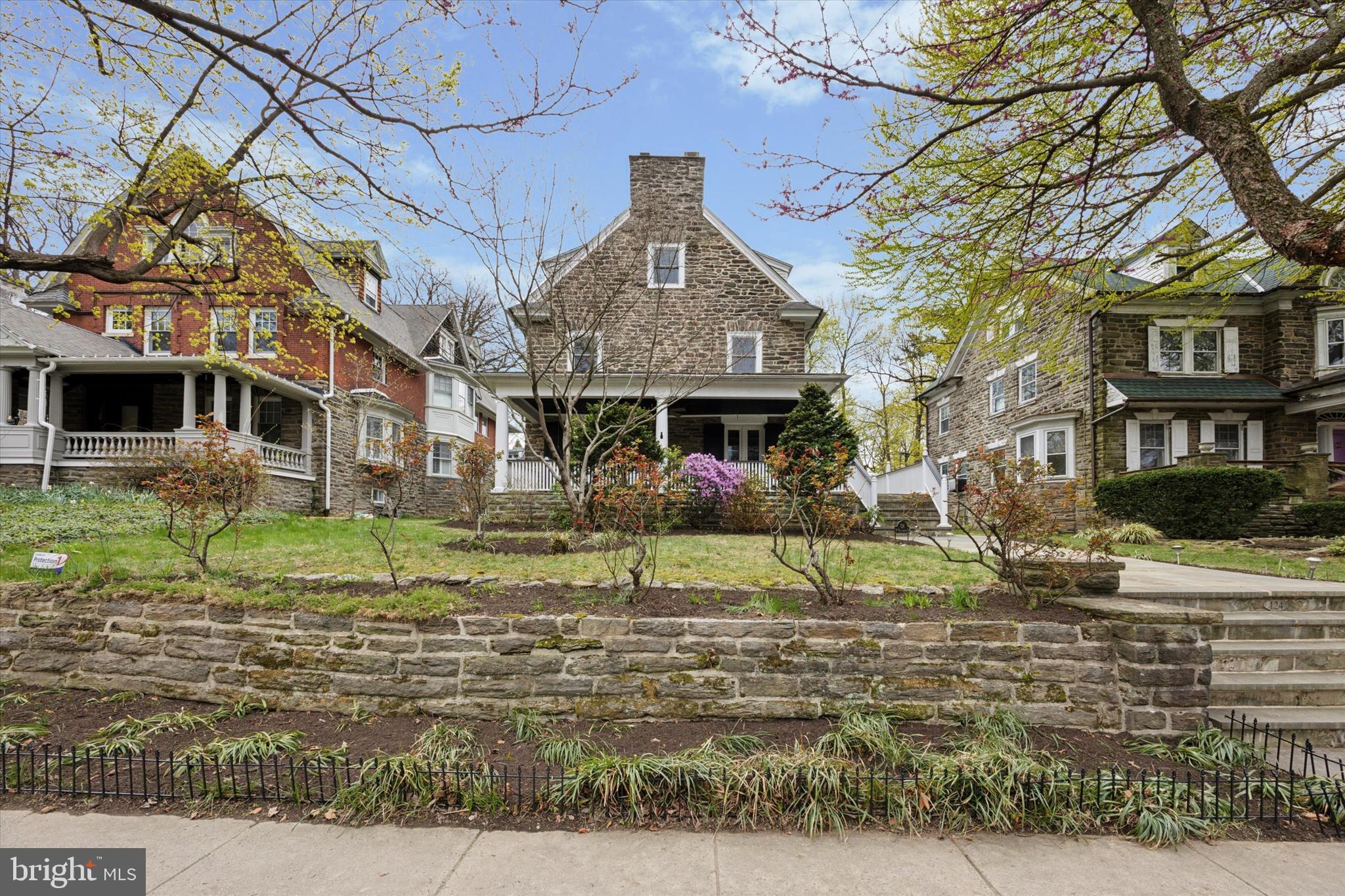124 W Phil Ellena St