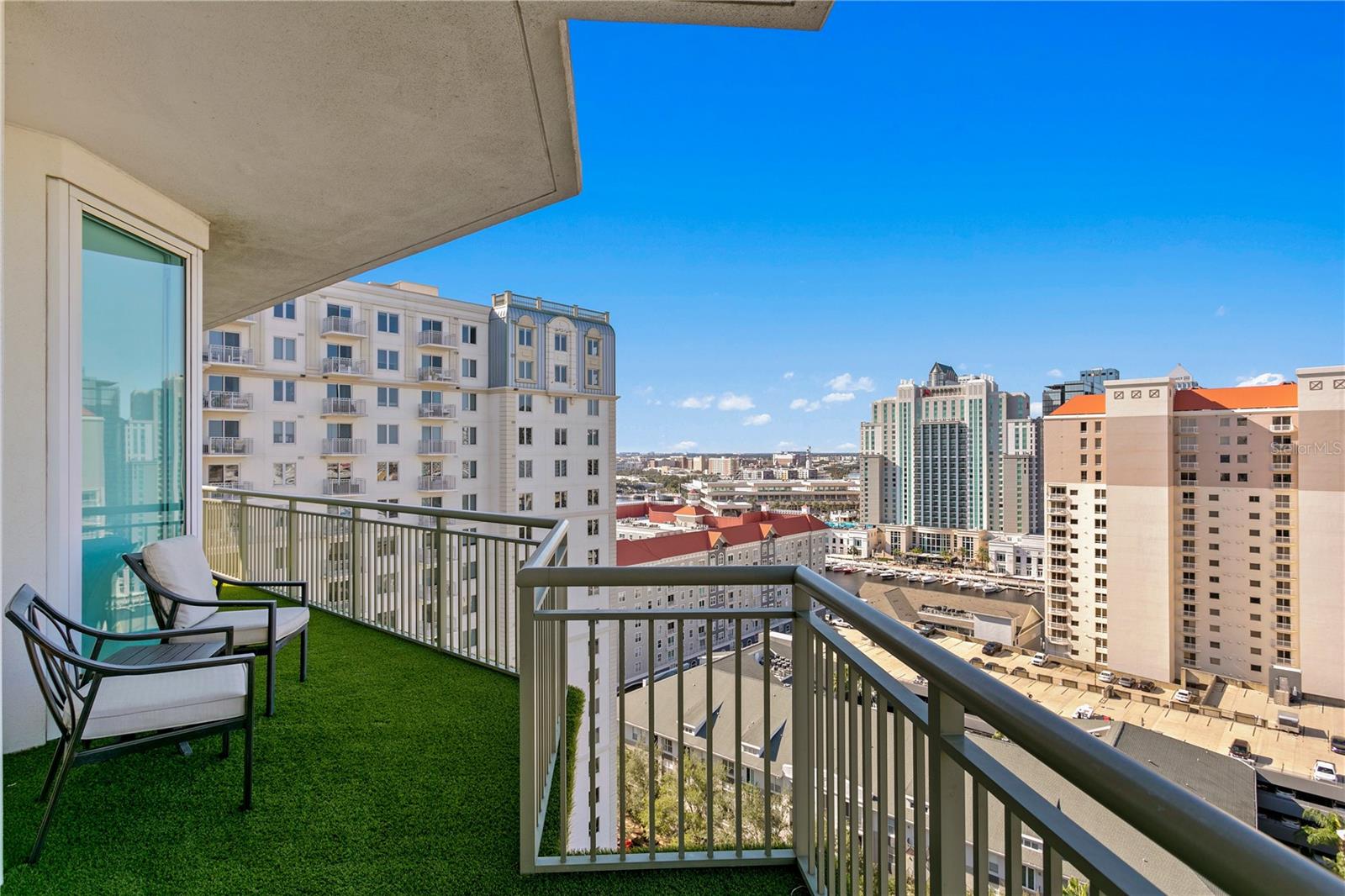 450 KNIGHTS RUN AVE #1805