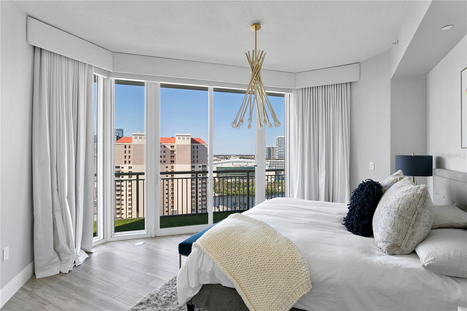 450 KNIGHTS RUN AVE #1805