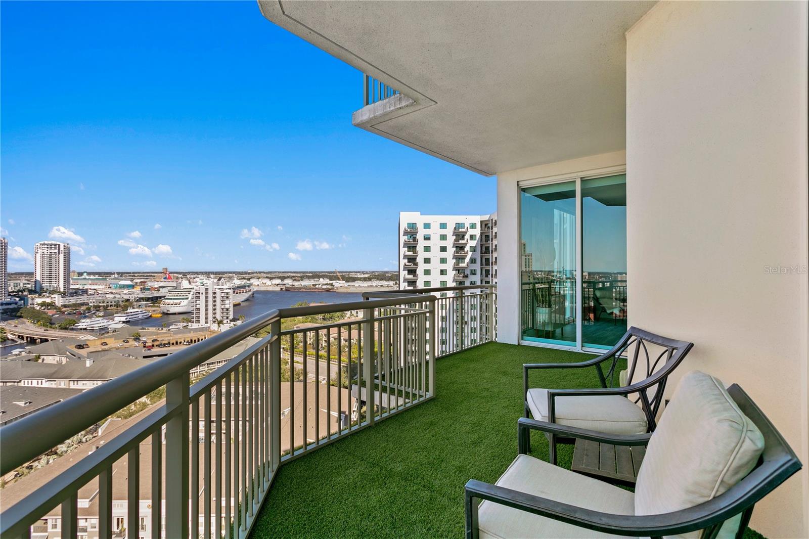 450 KNIGHTS RUN AVE #1805