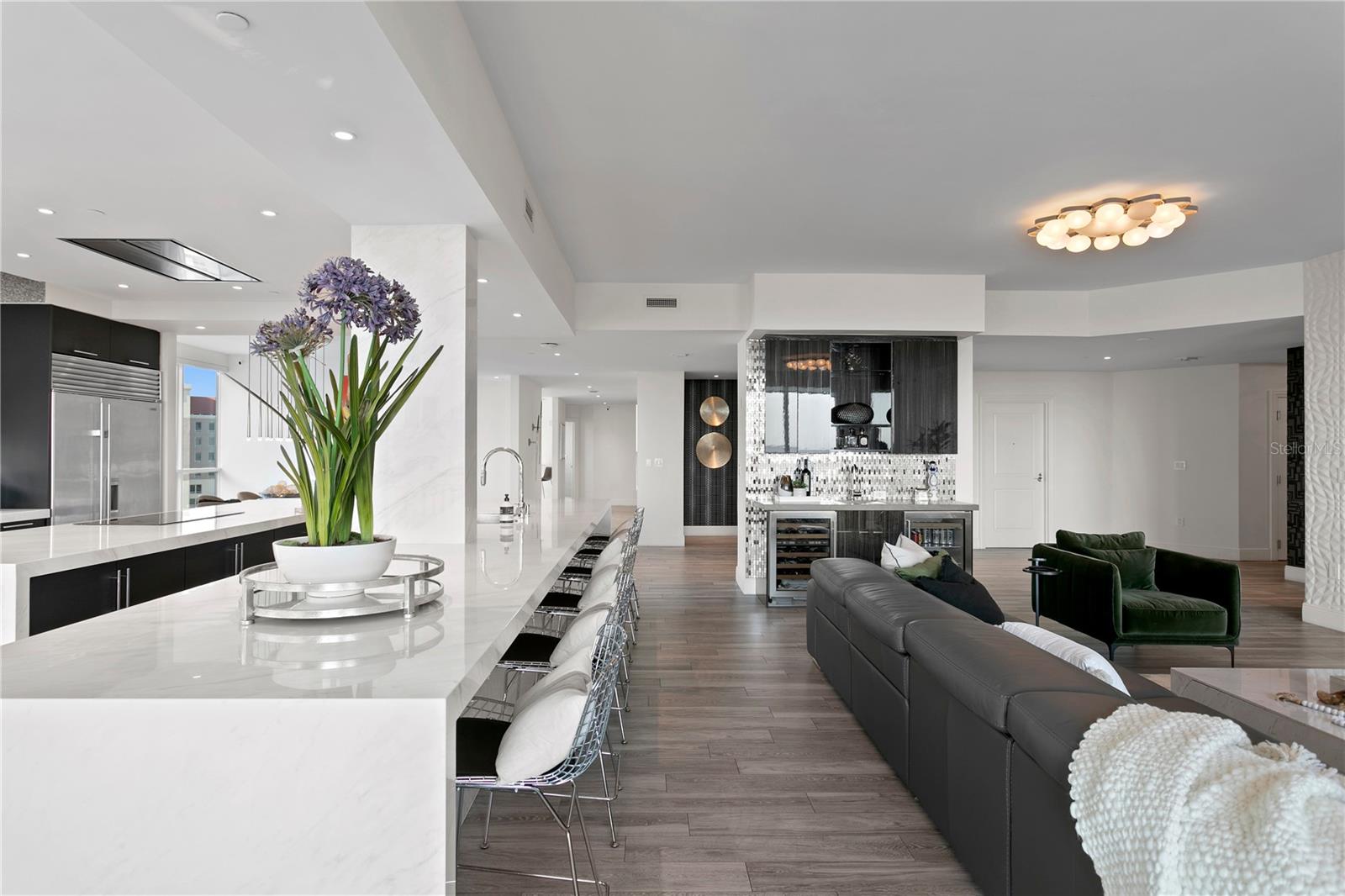 450 KNIGHTS RUN AVE #1805